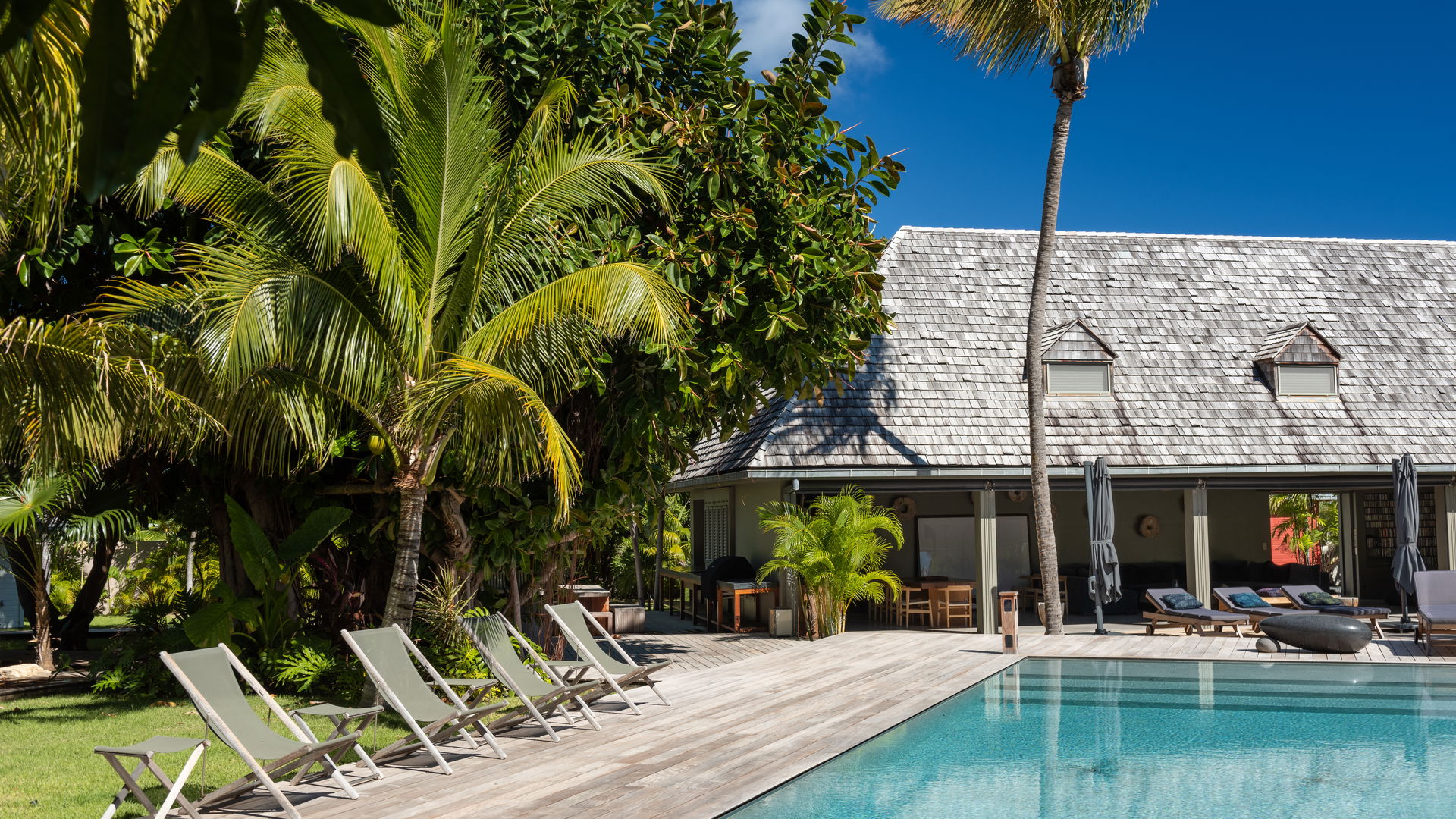 POOL & TERRACE