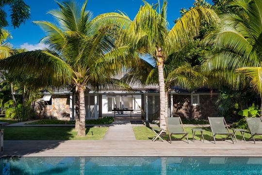 VILLA MANOIR DE LORIENT POOL & TERRACE 13