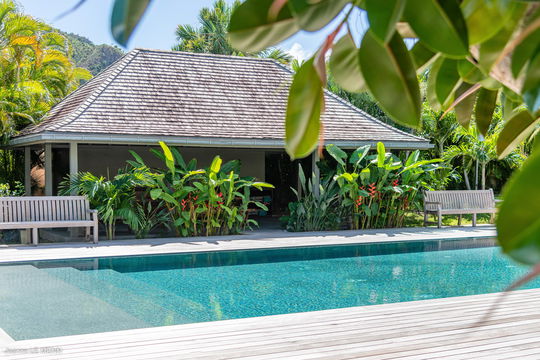 VILLA MANOIR DE LORIENT POOL & TERRACE 4