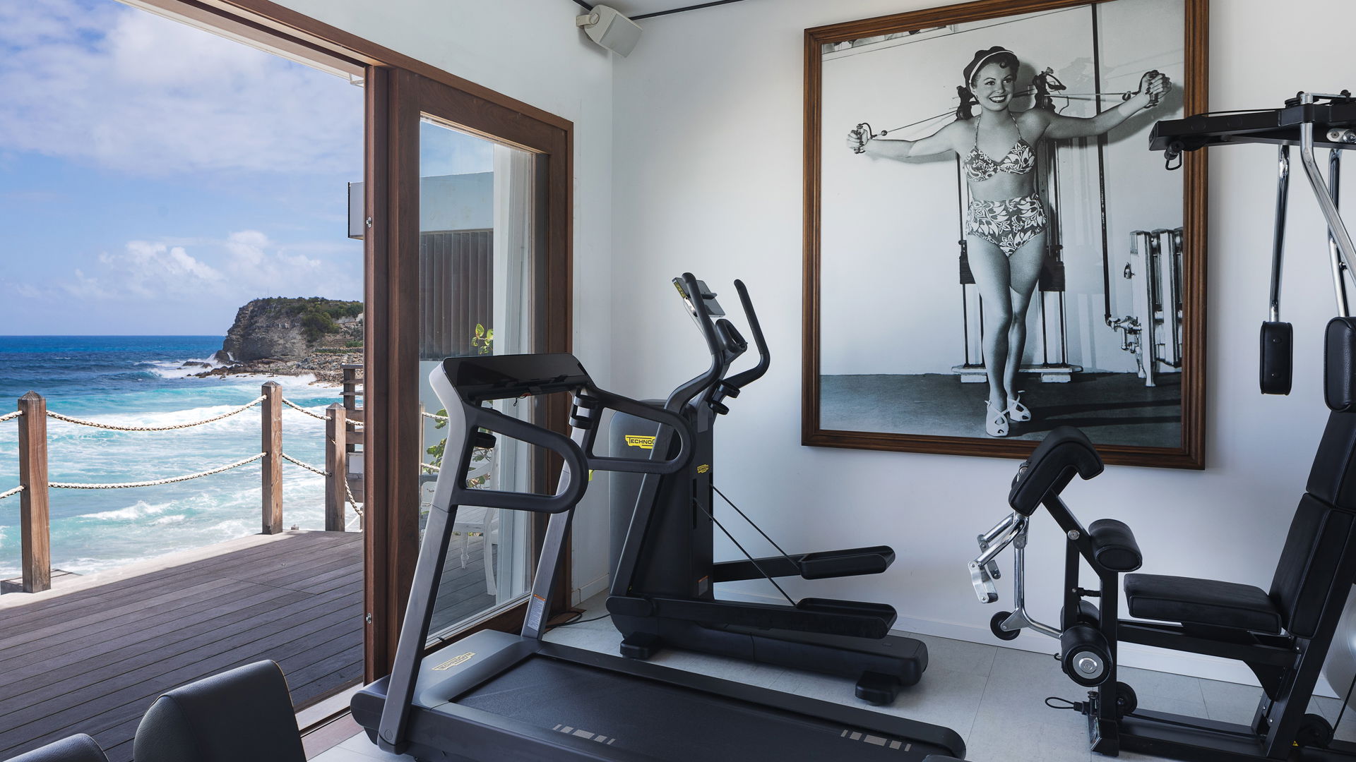 FITNESS & MASSAGE AREAS