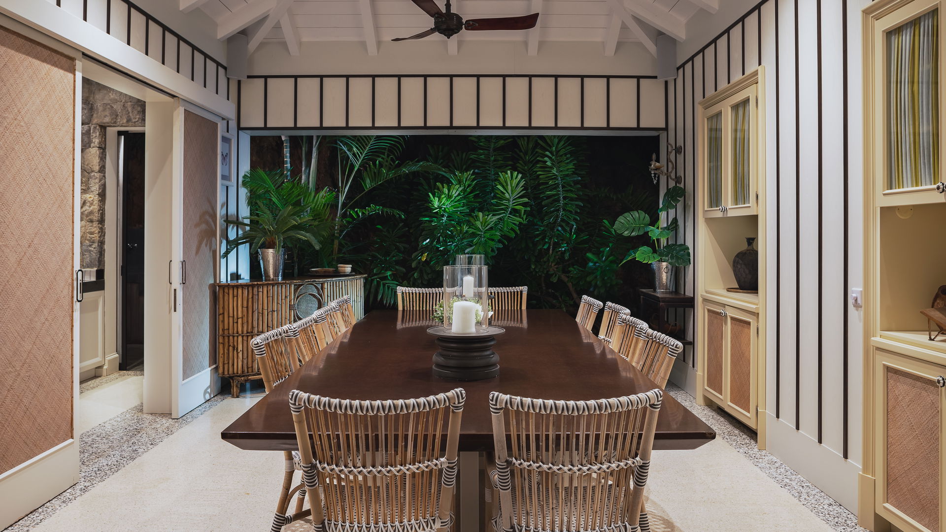 KITCHEN & DINING AREA