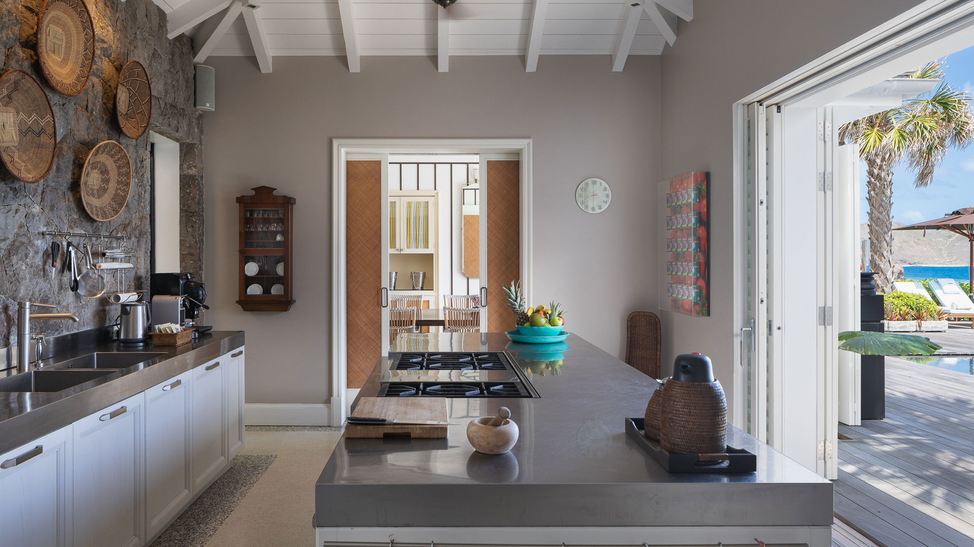 KITCHEN & DINING AREA