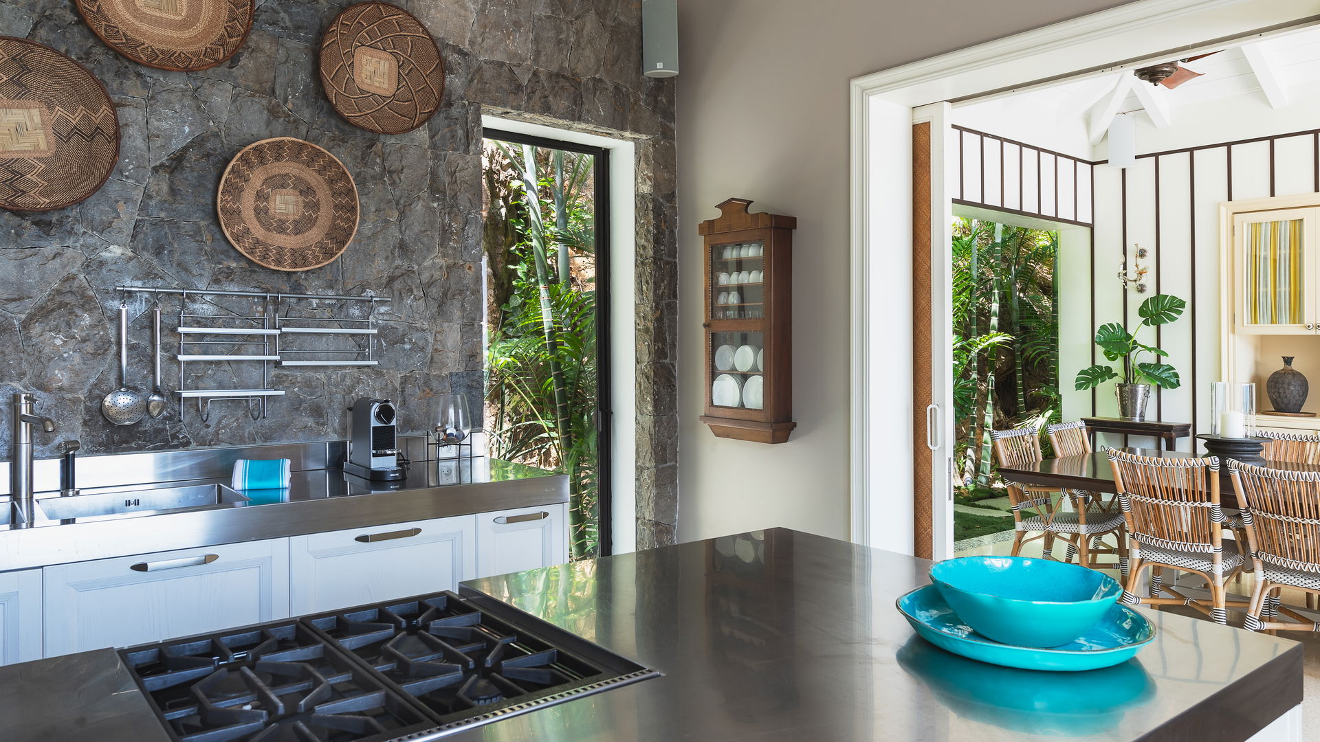 KITCHEN & DINING AREA