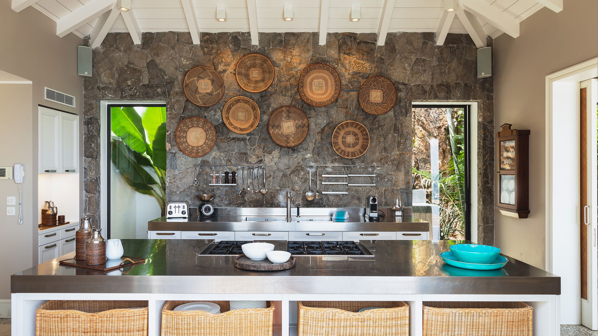 KITCHEN & DINING AREA