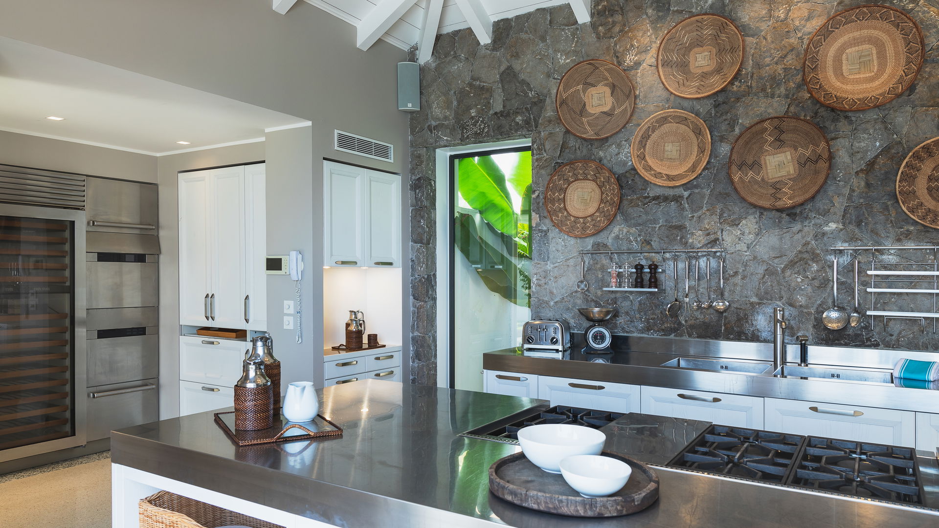 KITCHEN & DINING AREA