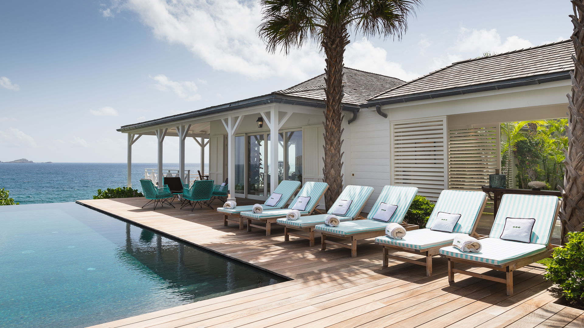 POOL & TERRACE