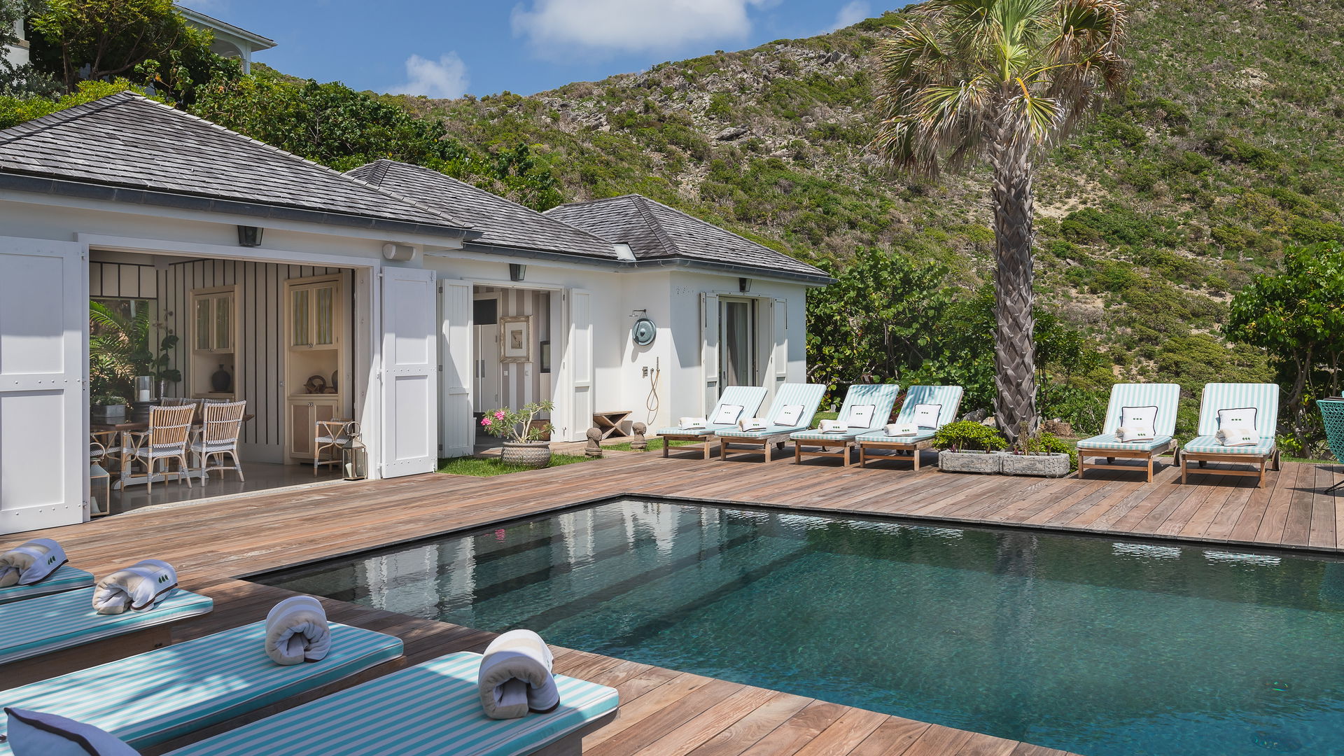 POOL & TERRACE