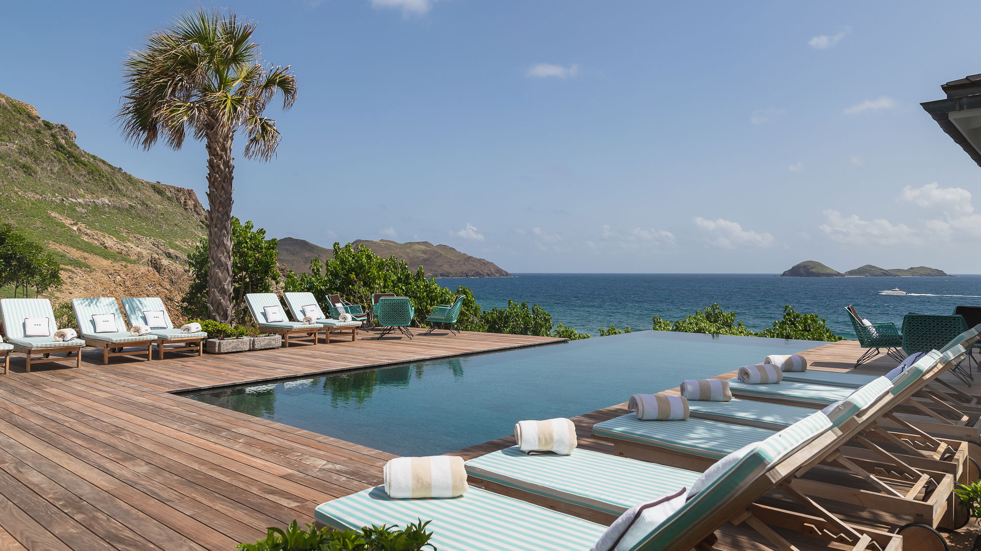 POOL & TERRACE
