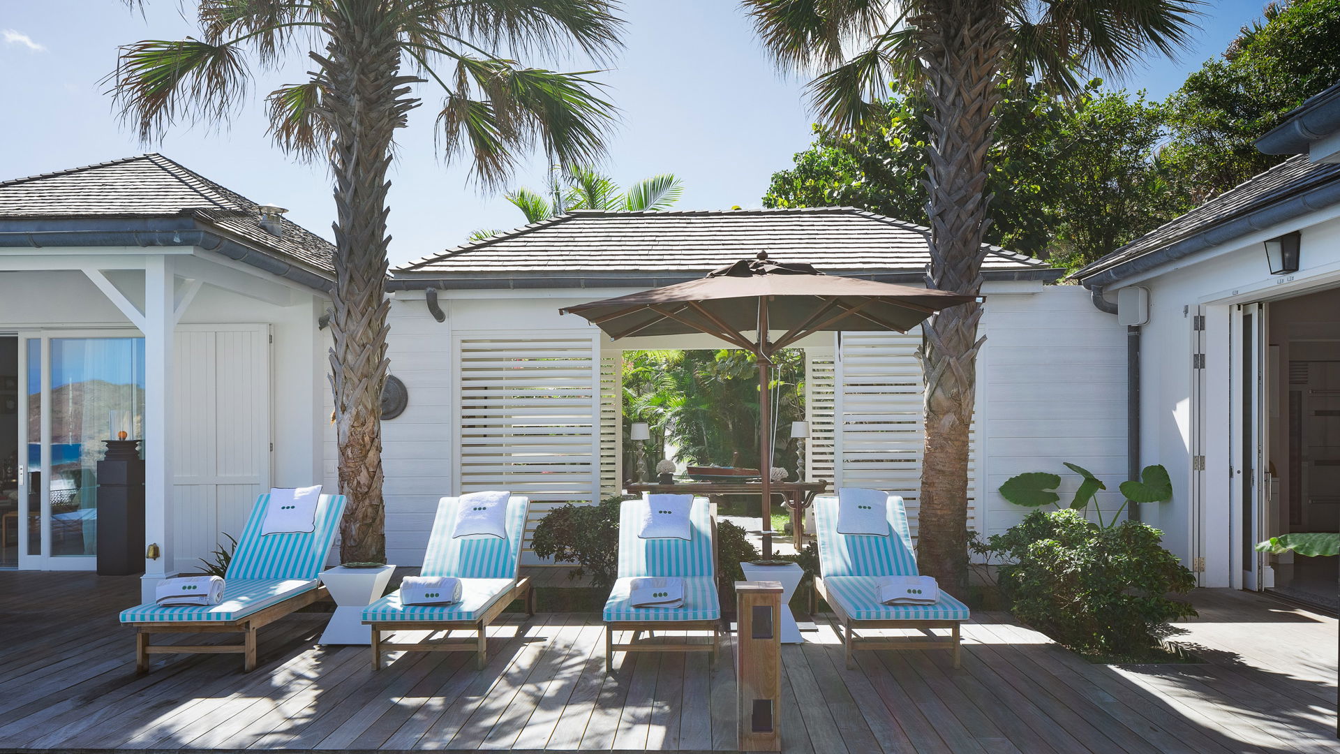 POOL & TERRACE