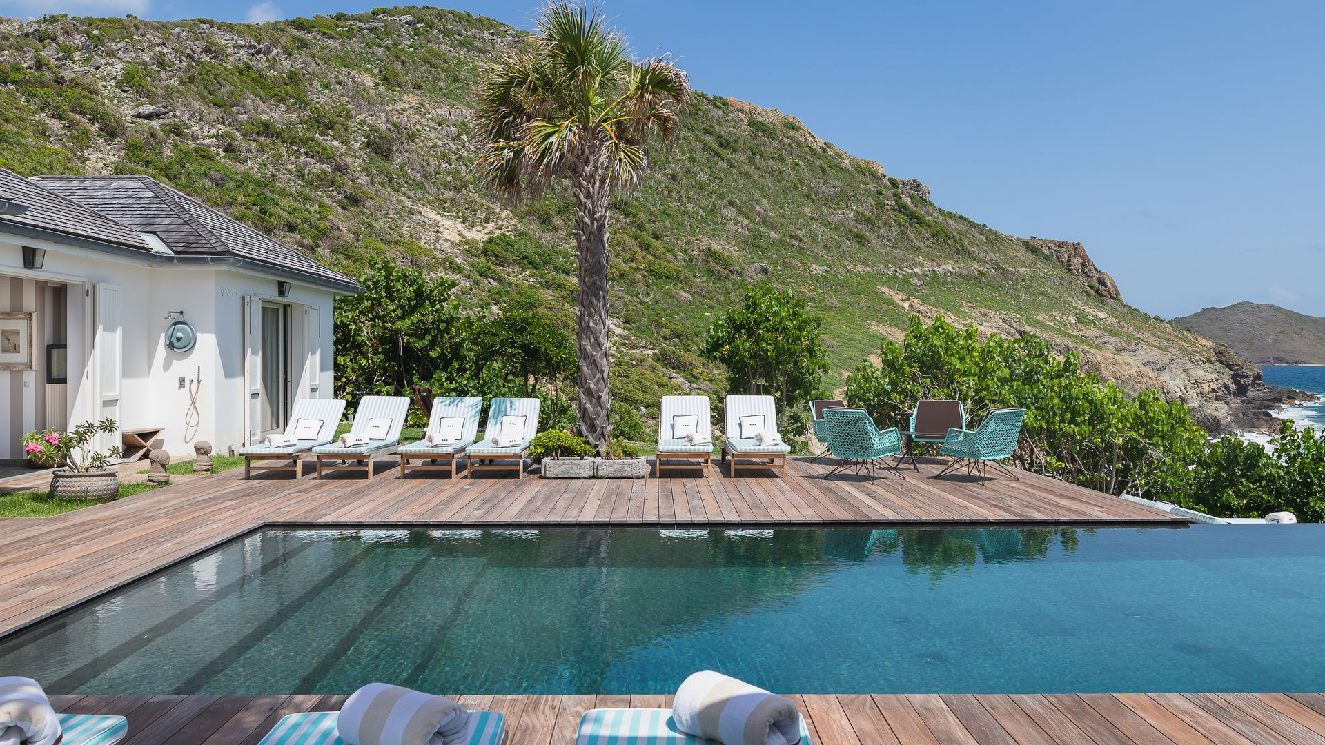 POOL & TERRACE