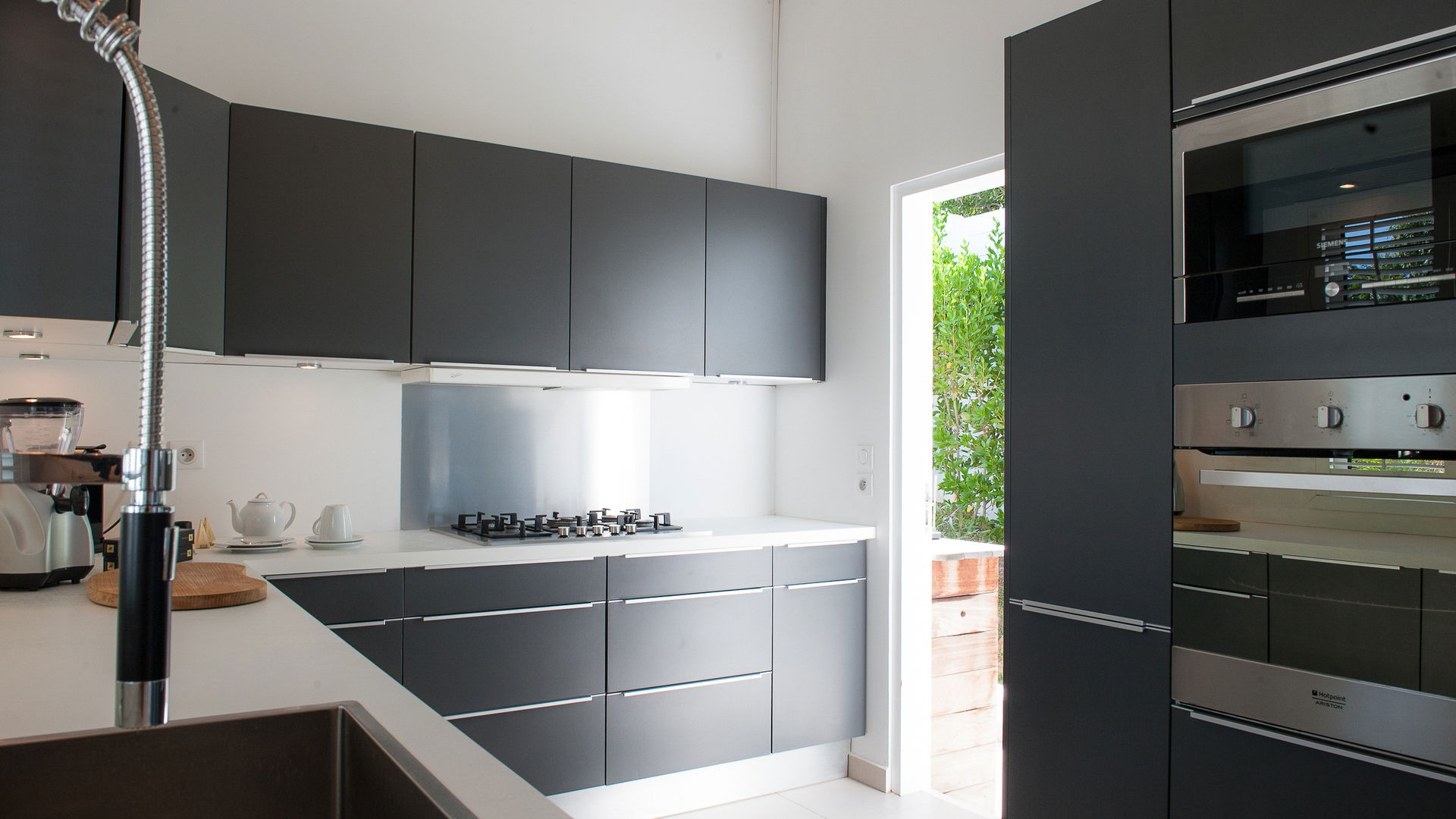 KITCHEN & DINING AREA