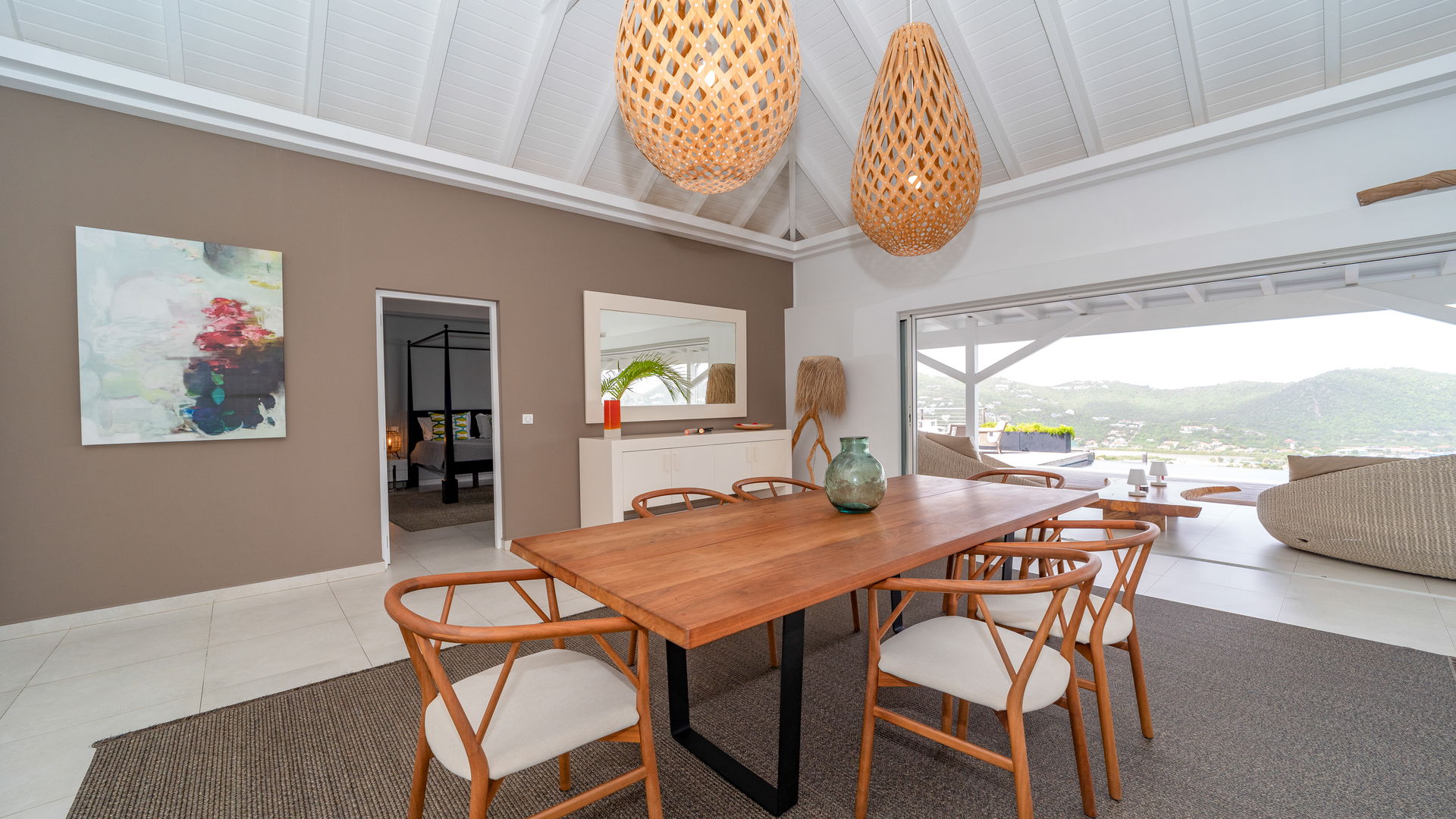 KITCHEN & DINING AREA