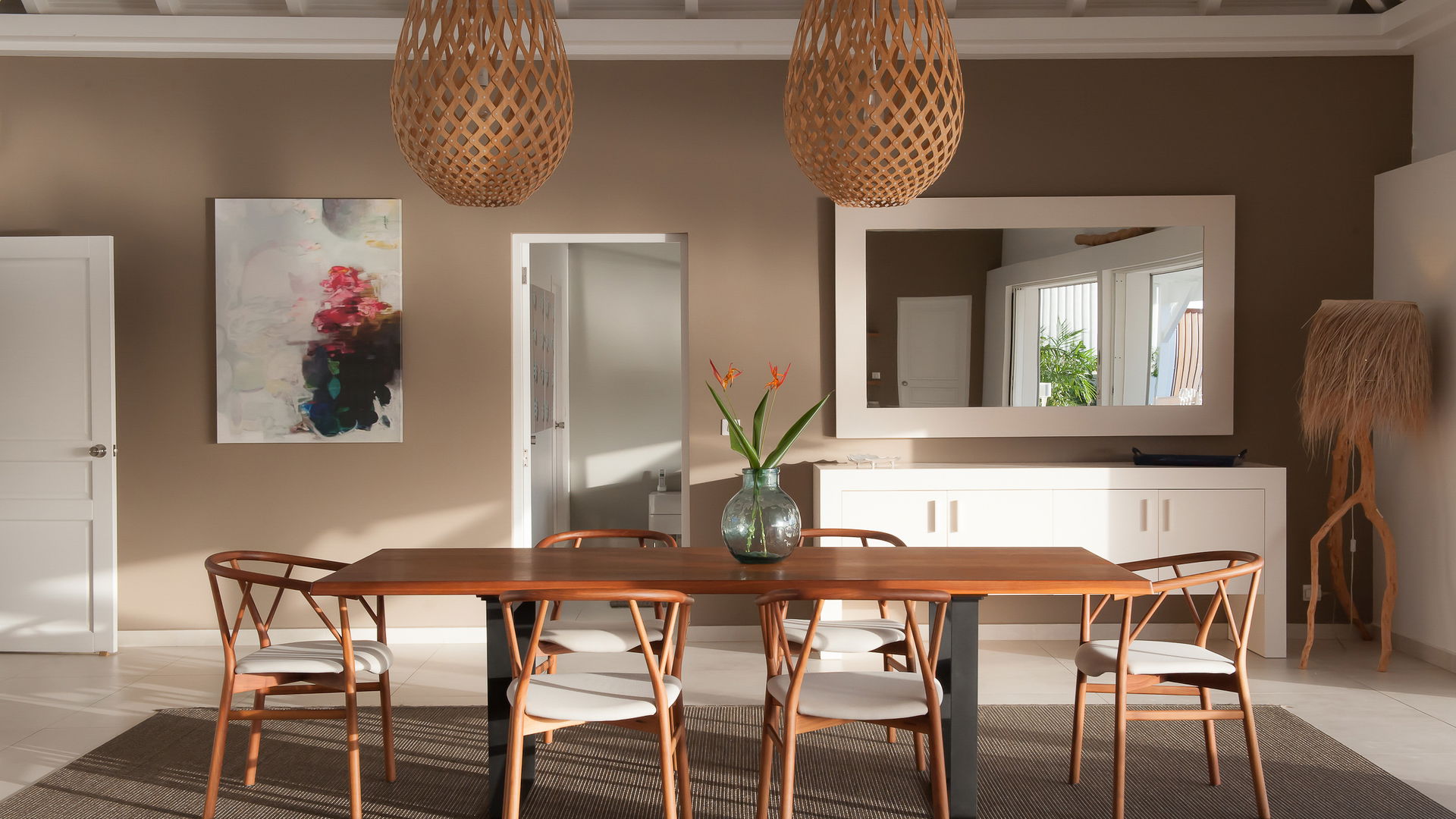 KITCHEN & DINING AREA