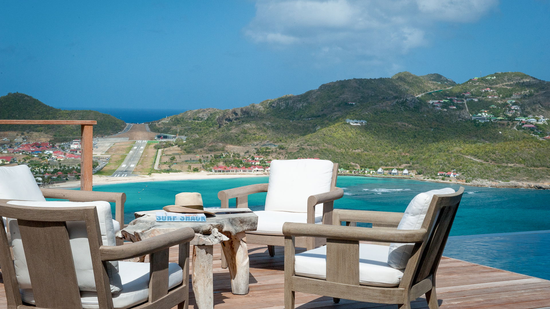 POOL & TERRACE