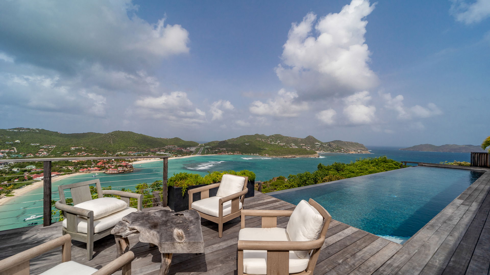 POOL & TERRACE