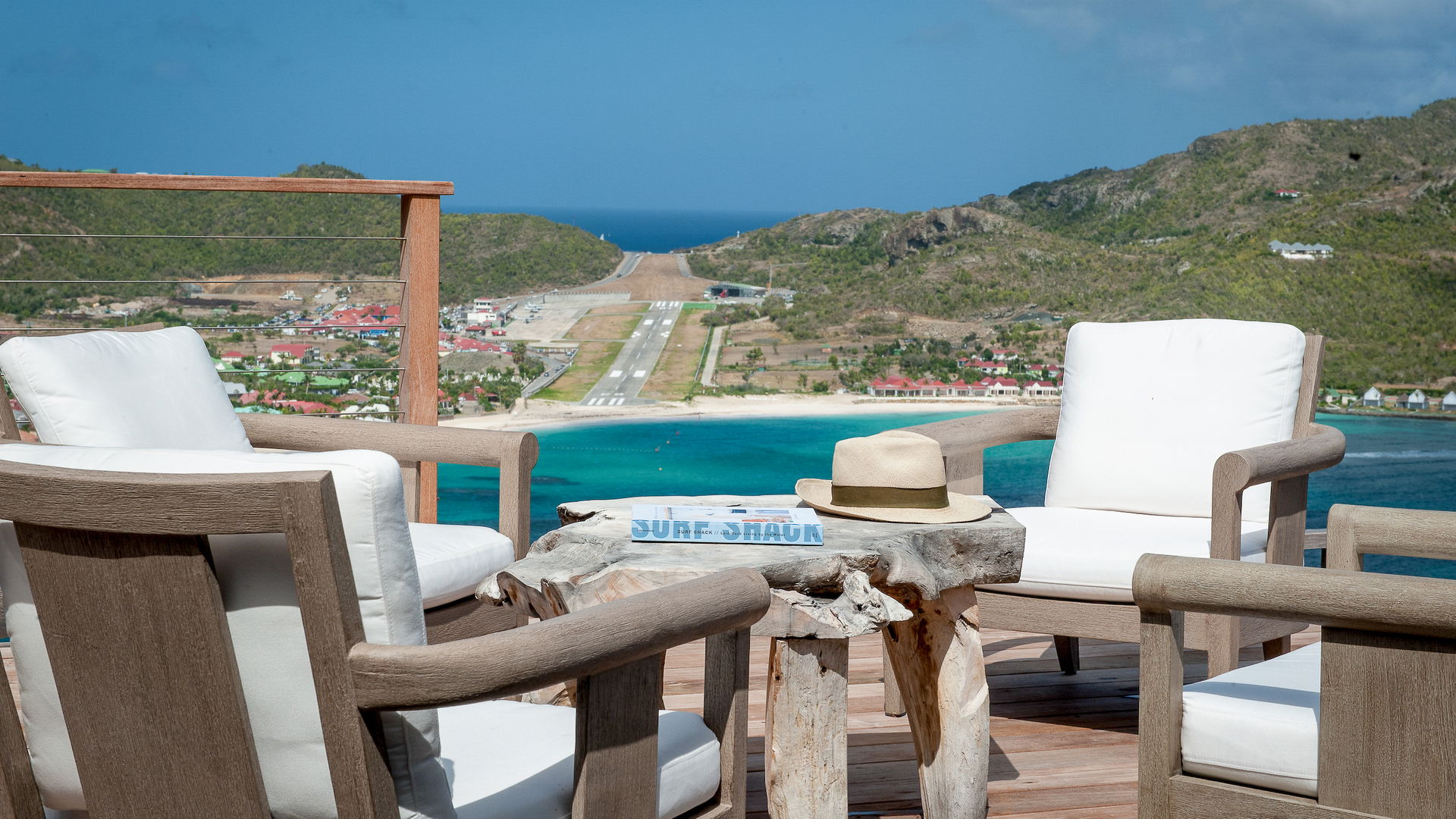 POOL & TERRACE