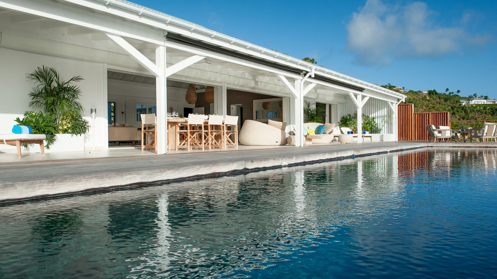 POOL & TERRACE