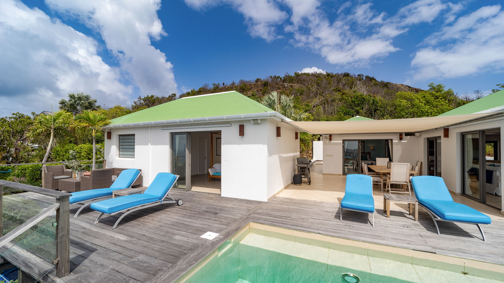 POOL & TERRACE