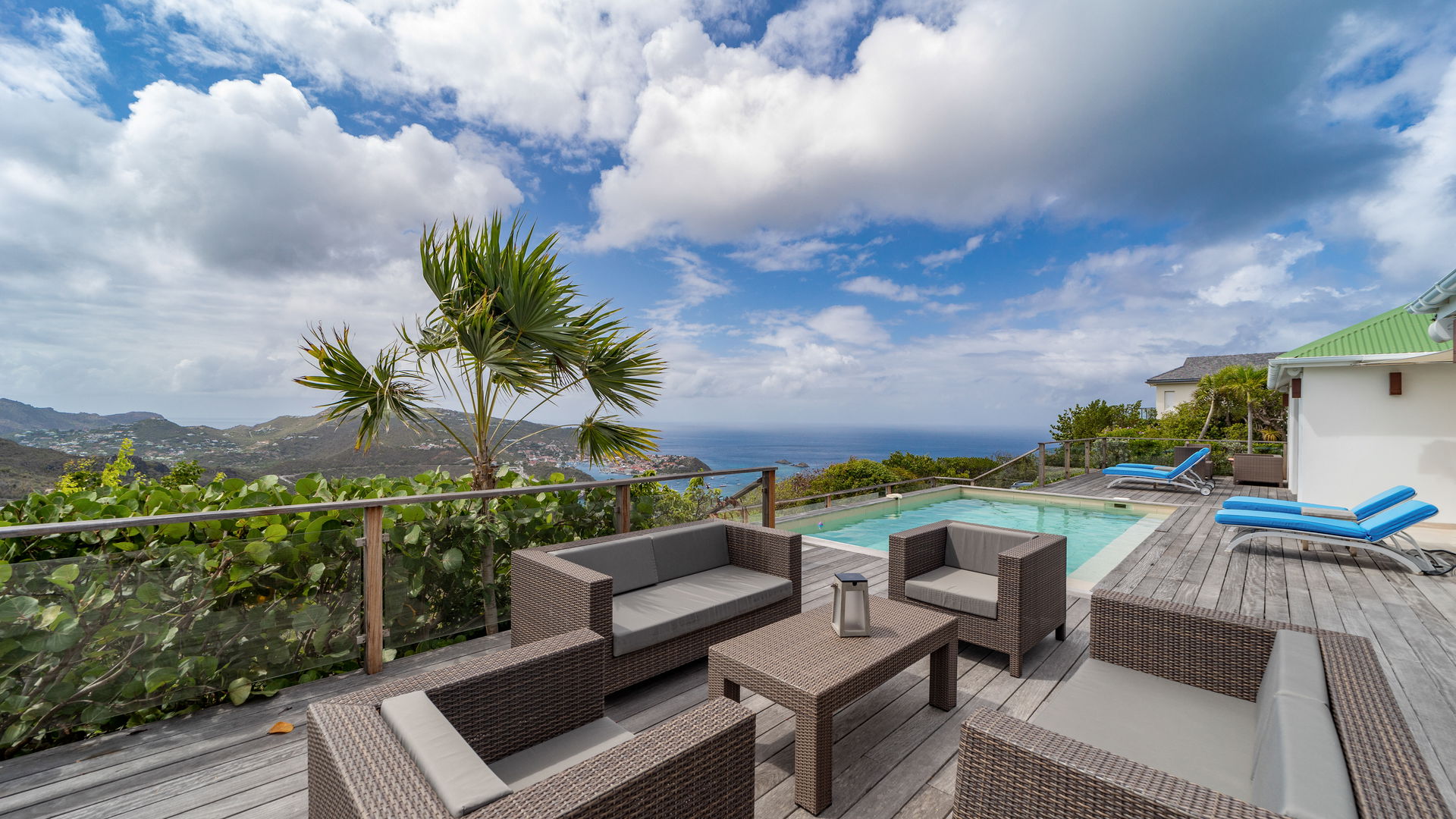 POOL & TERRACE
