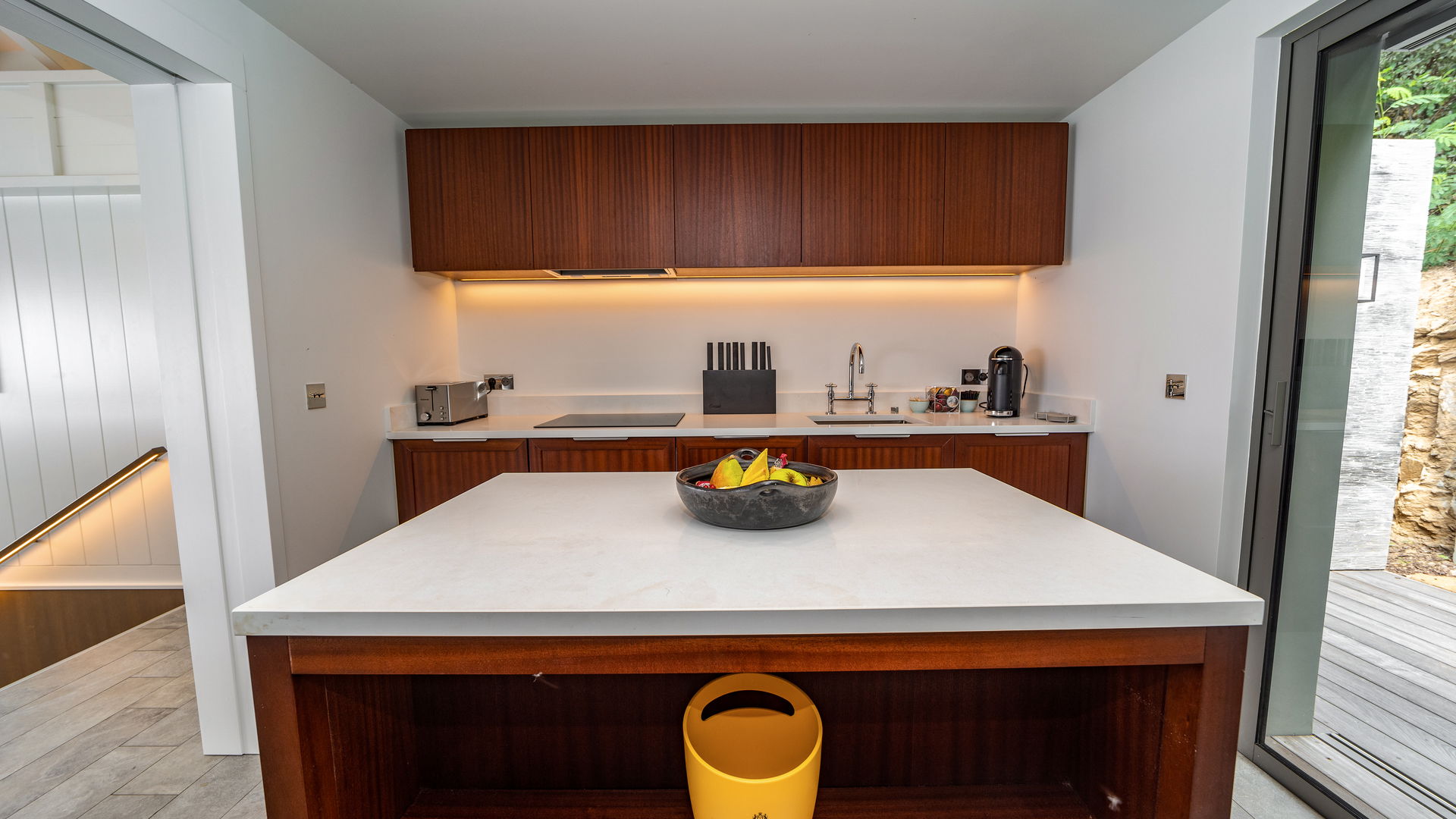 KITCHEN & DINING AREA
