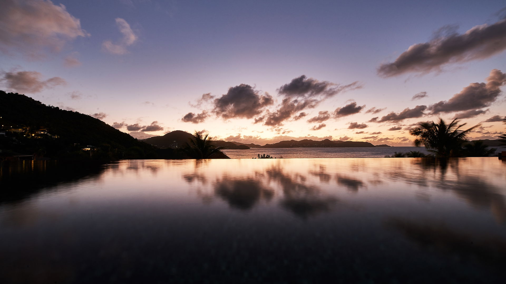POOL & TERRACE