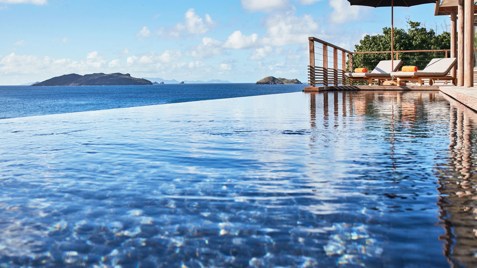 POOL & TERRACE