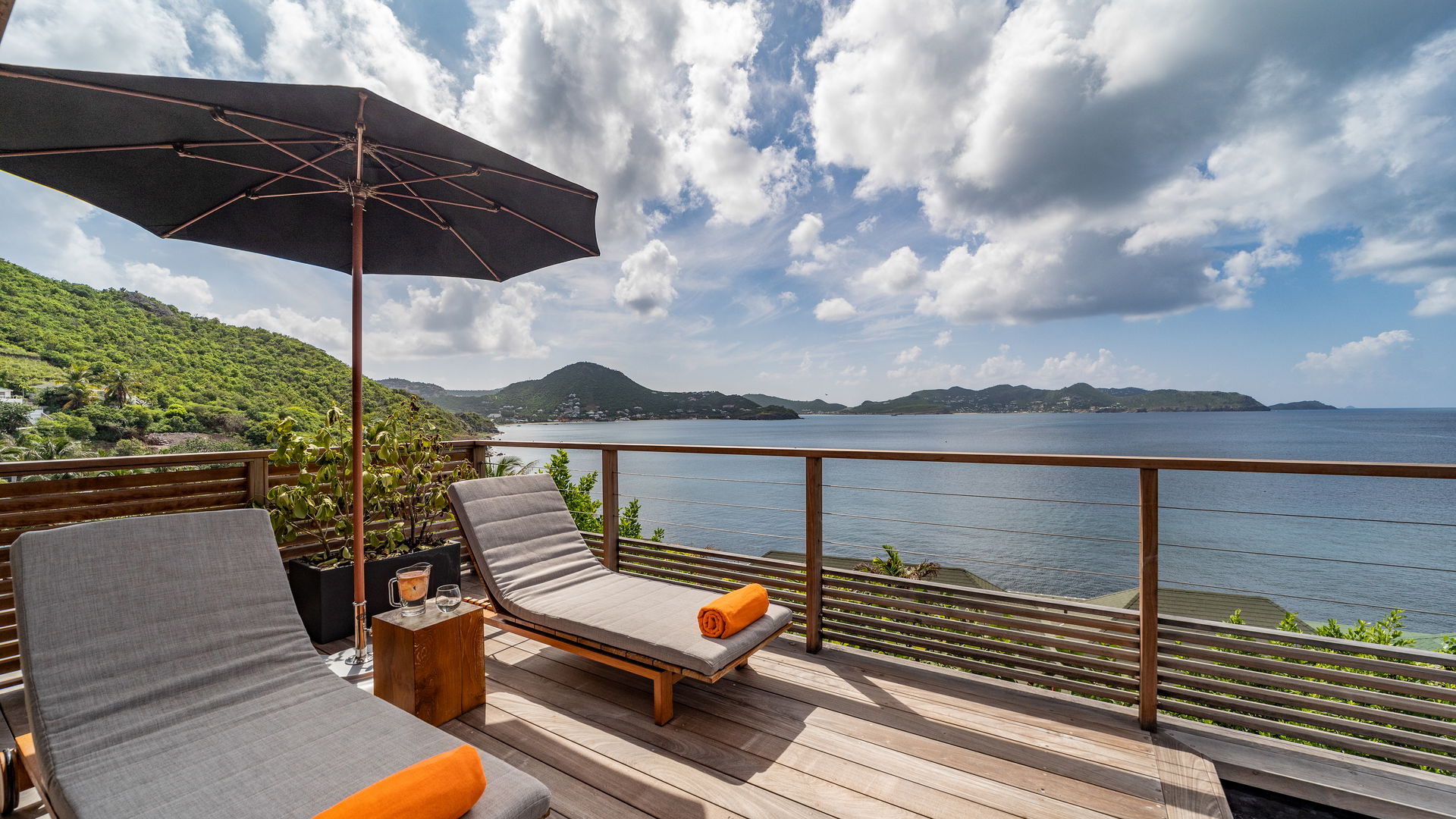 POOL & TERRACE