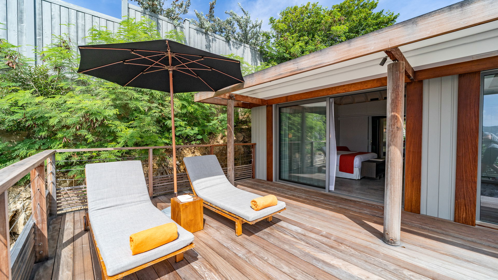 POOL & TERRACE