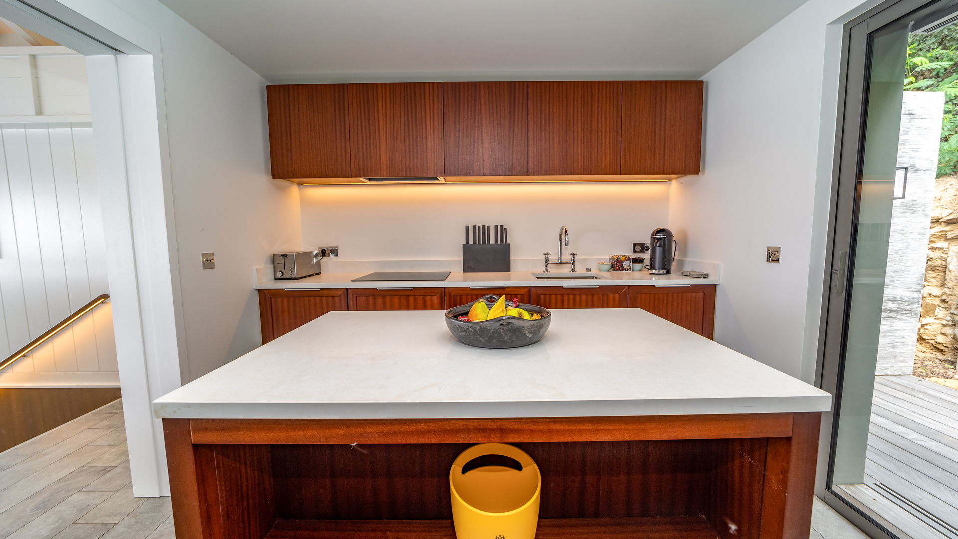KITCHEN & DINING AREA
