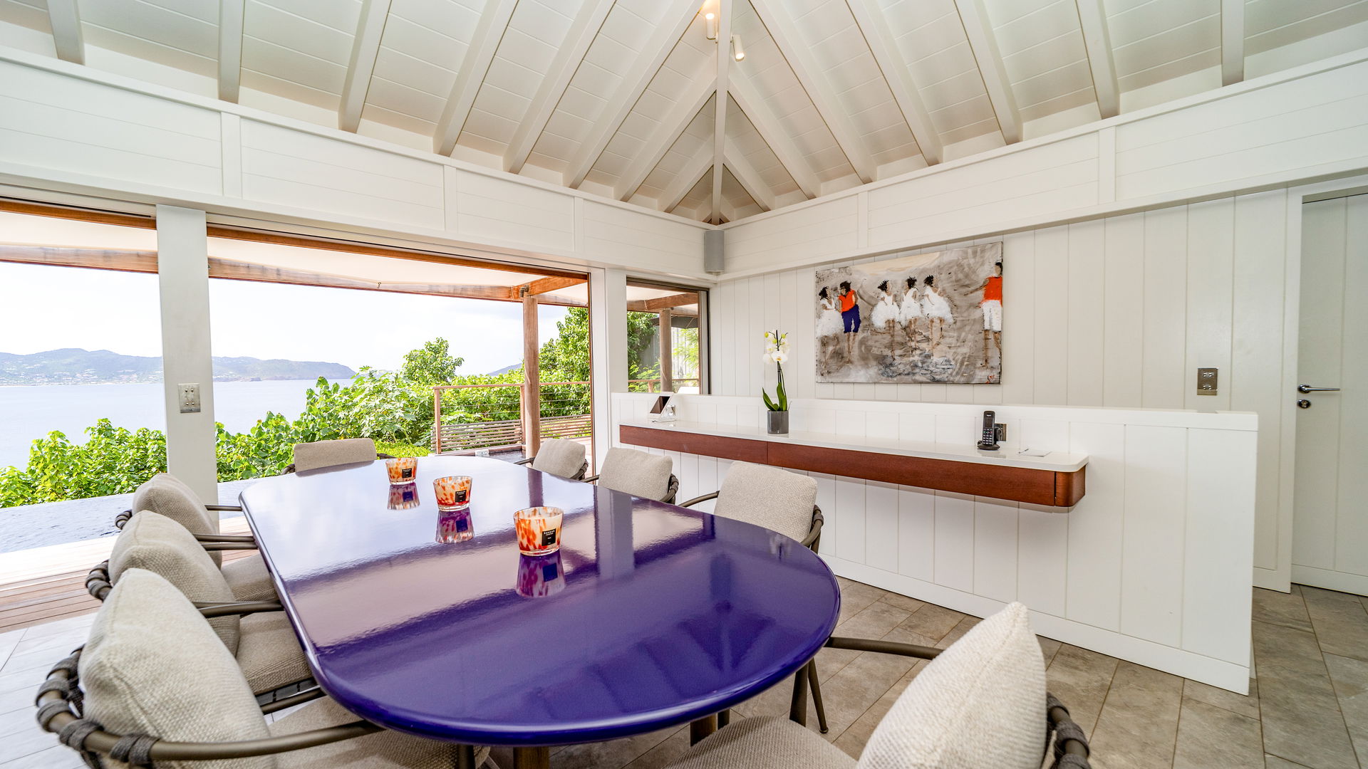 KITCHEN & DINING AREA