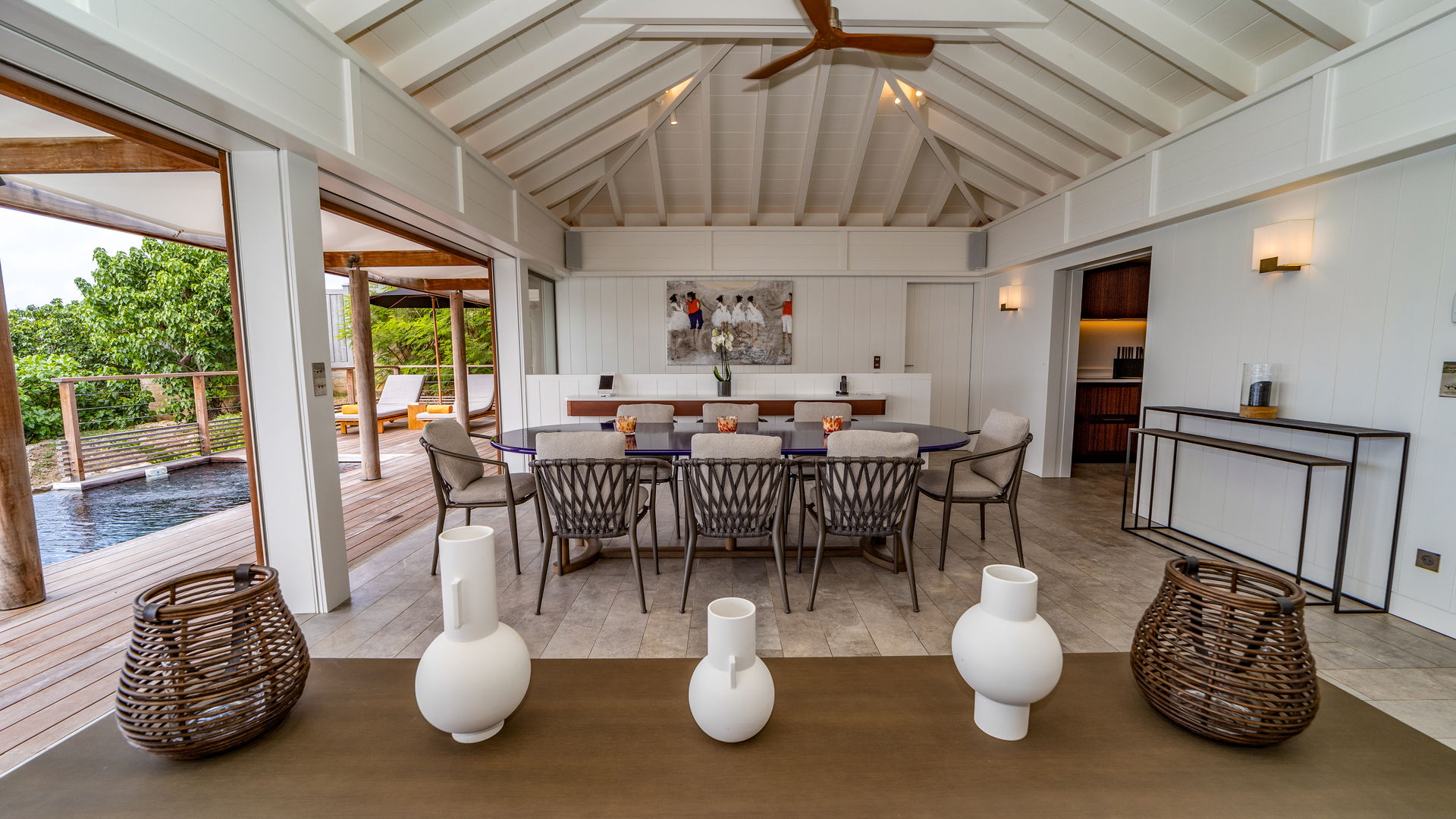 KITCHEN & DINING AREA