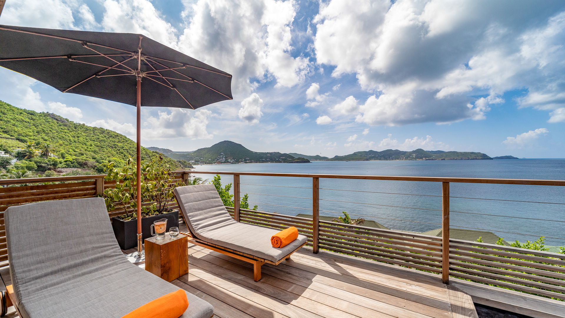 POOL & TERRACE