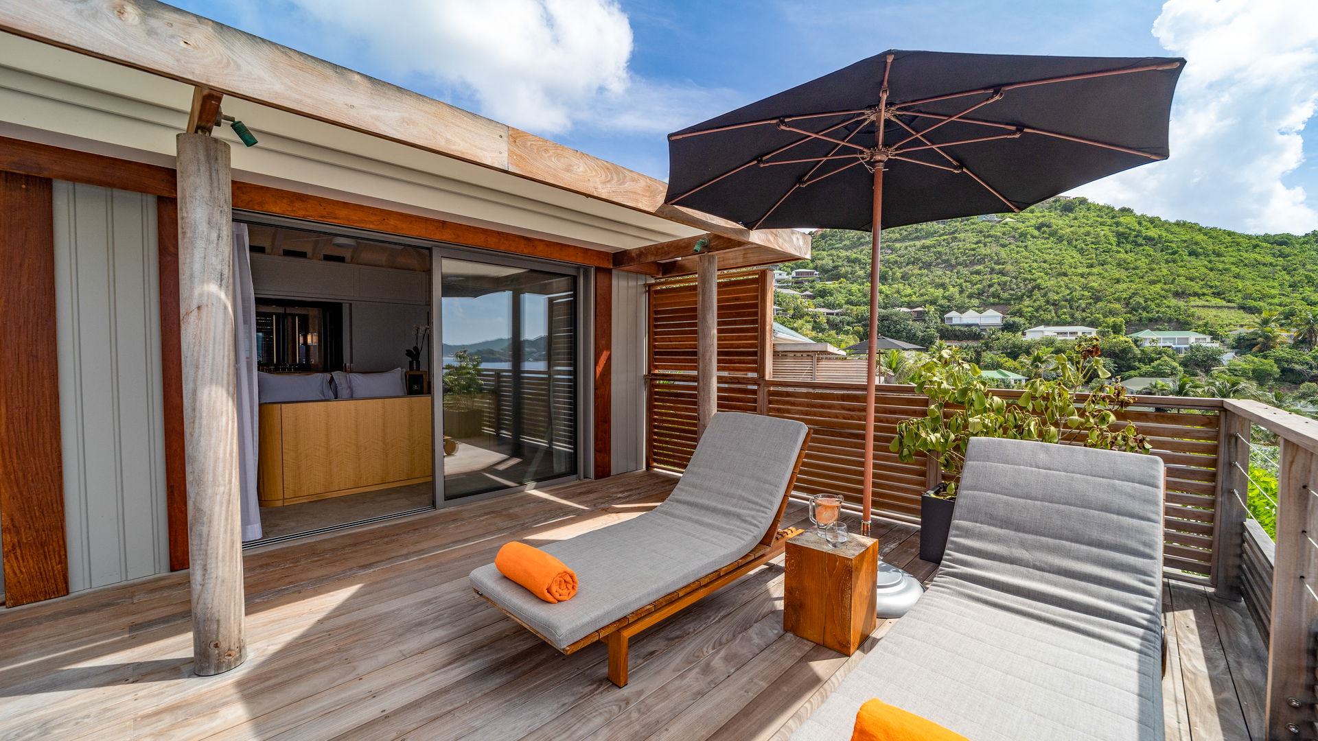 POOL & TERRACE