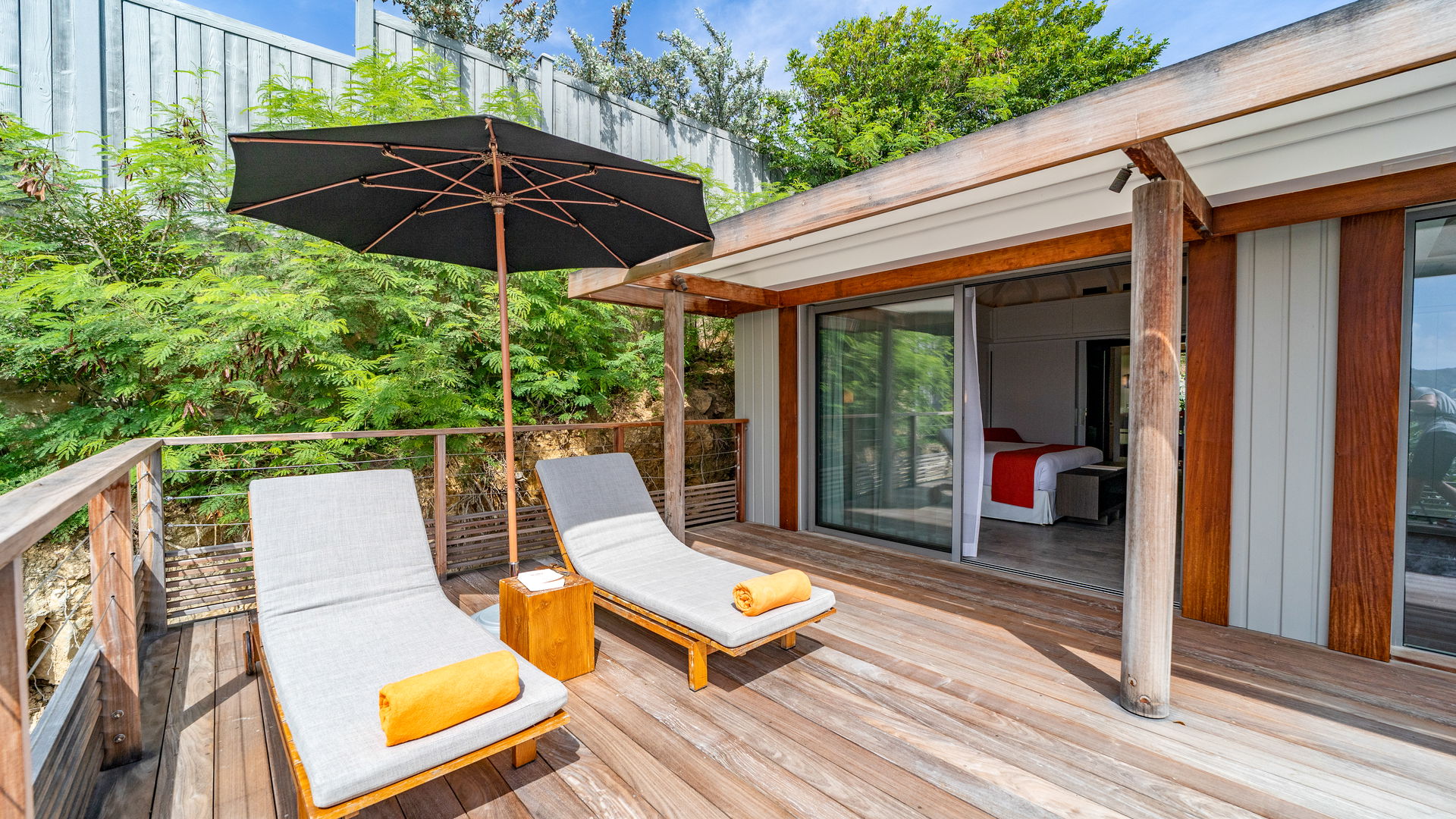 POOL & TERRACE