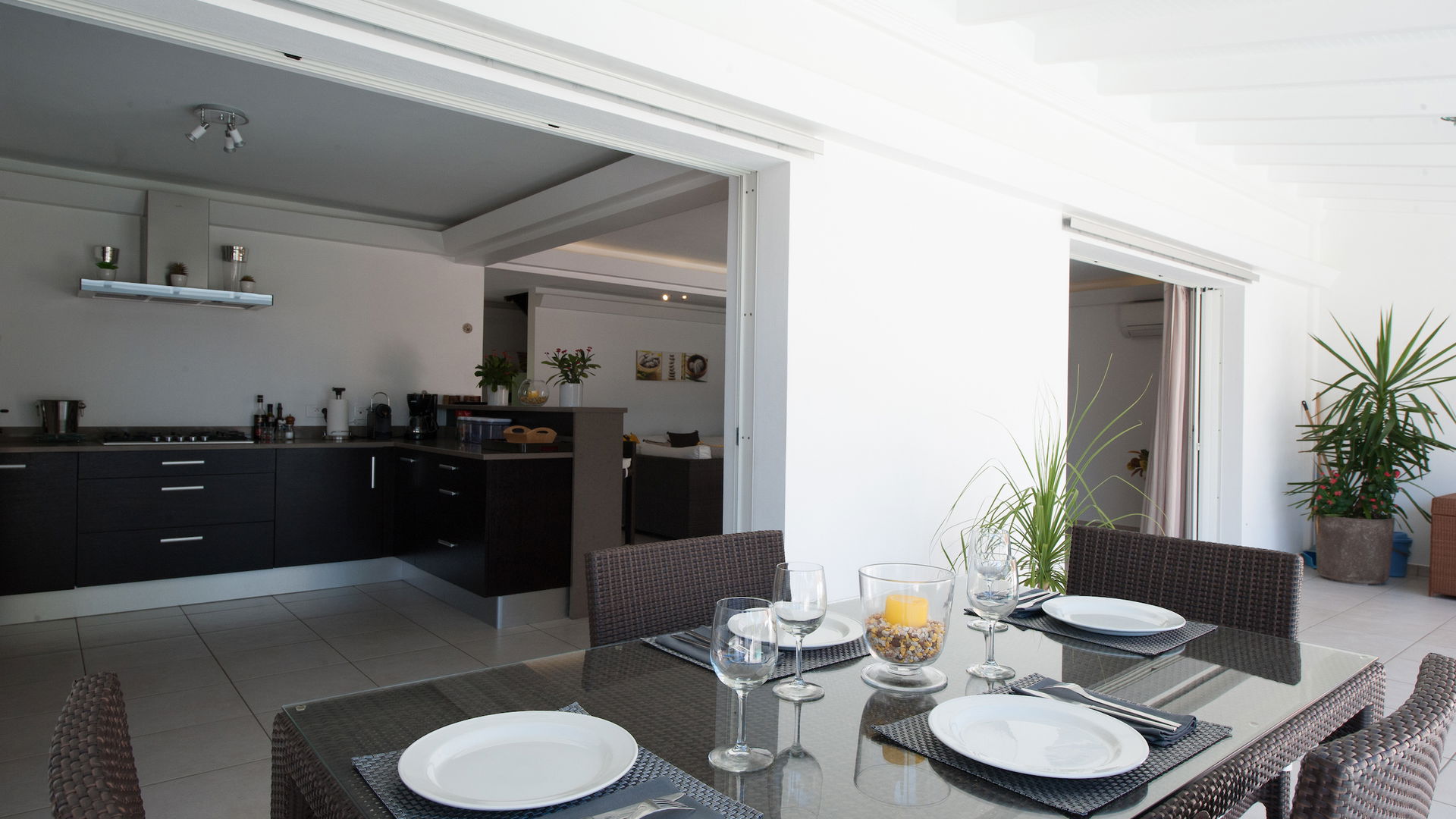 KITCHEN & DINING AREA