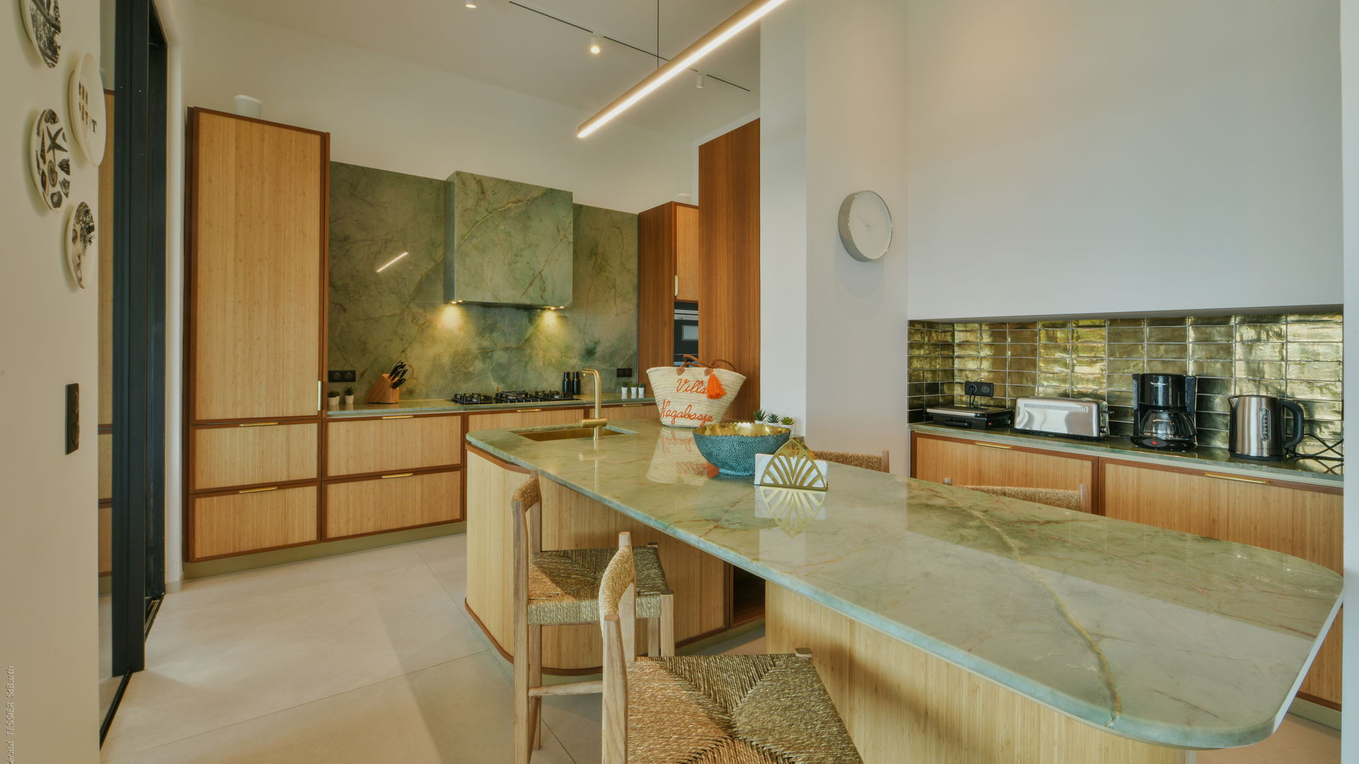 KITCHEN & DINING AREA