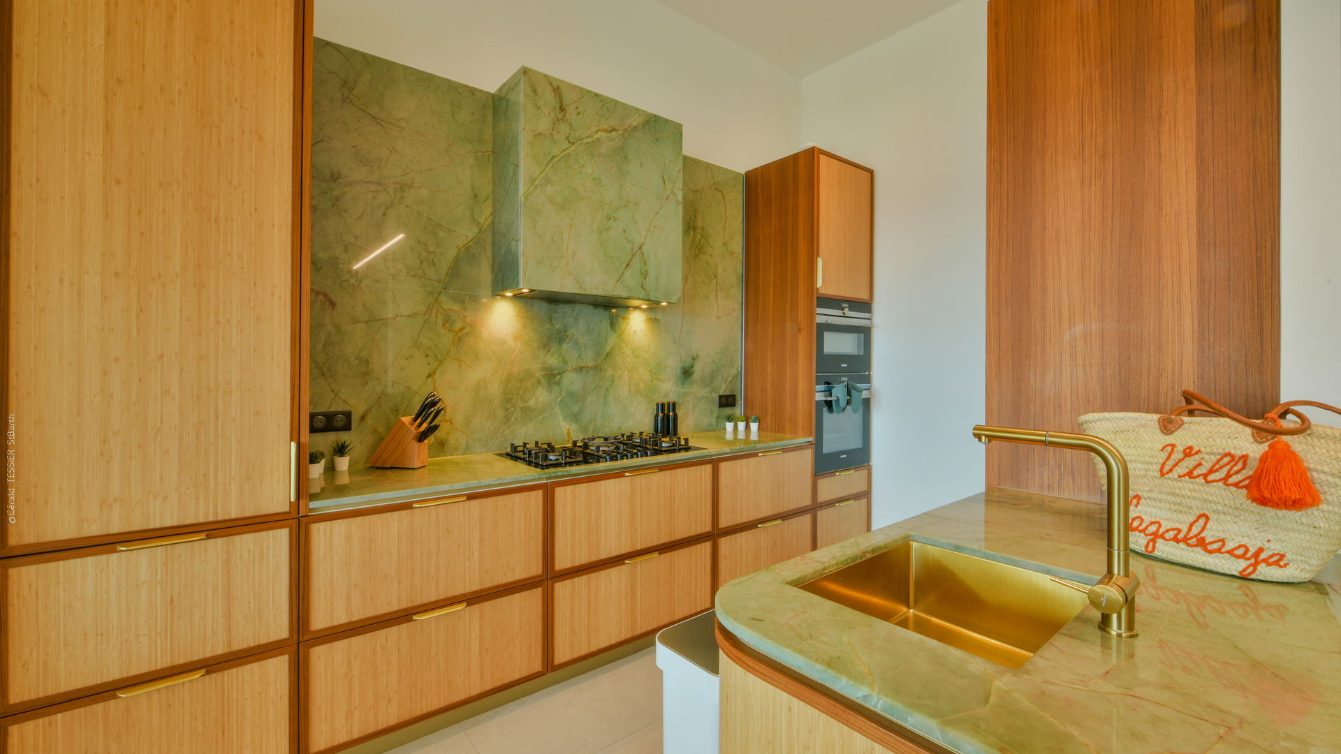 KITCHEN & DINING AREA