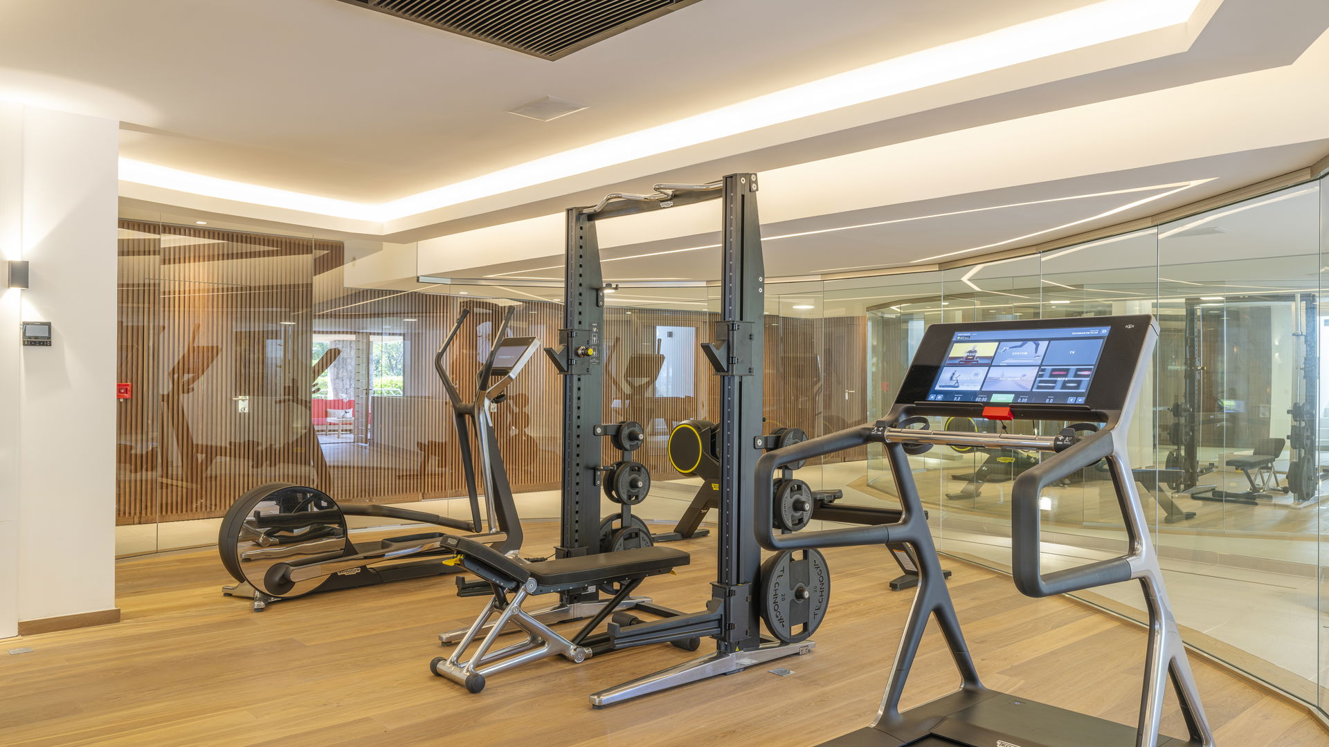 FITNESS & ENTERTAINMENT AREA