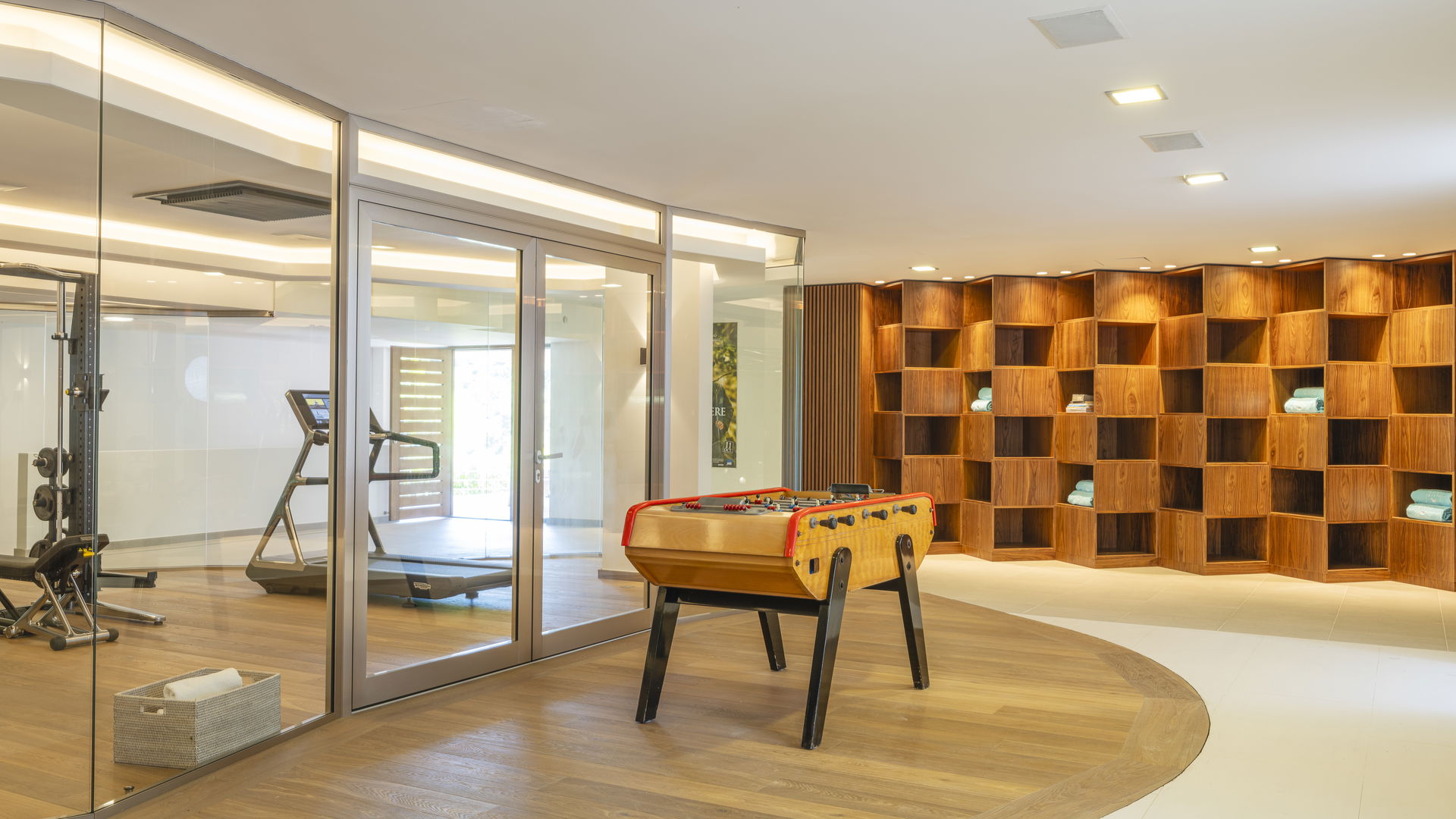 FITNESS & ENTERTAINMENT AREA