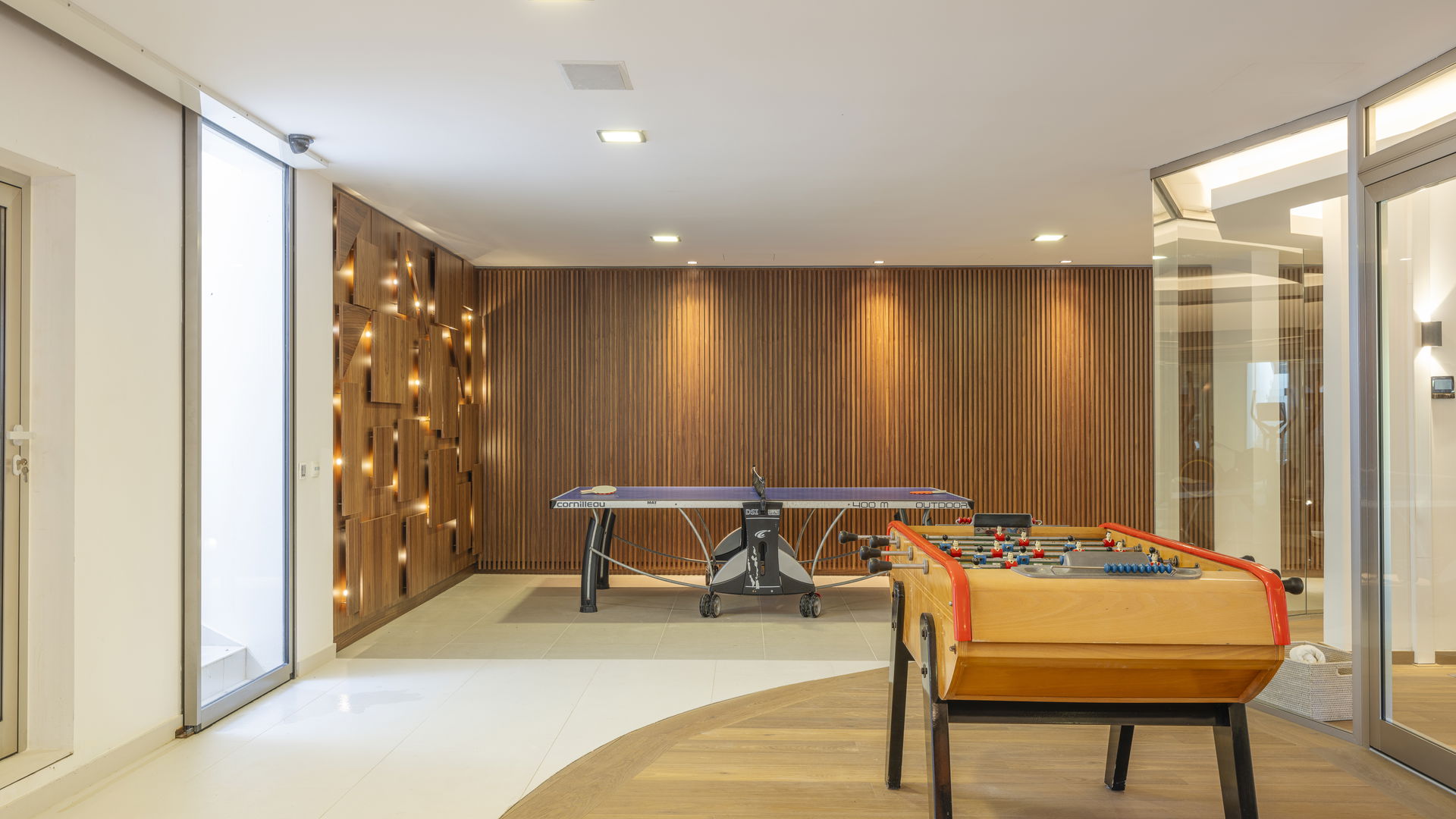 FITNESS & ENTERTAINMENT AREA