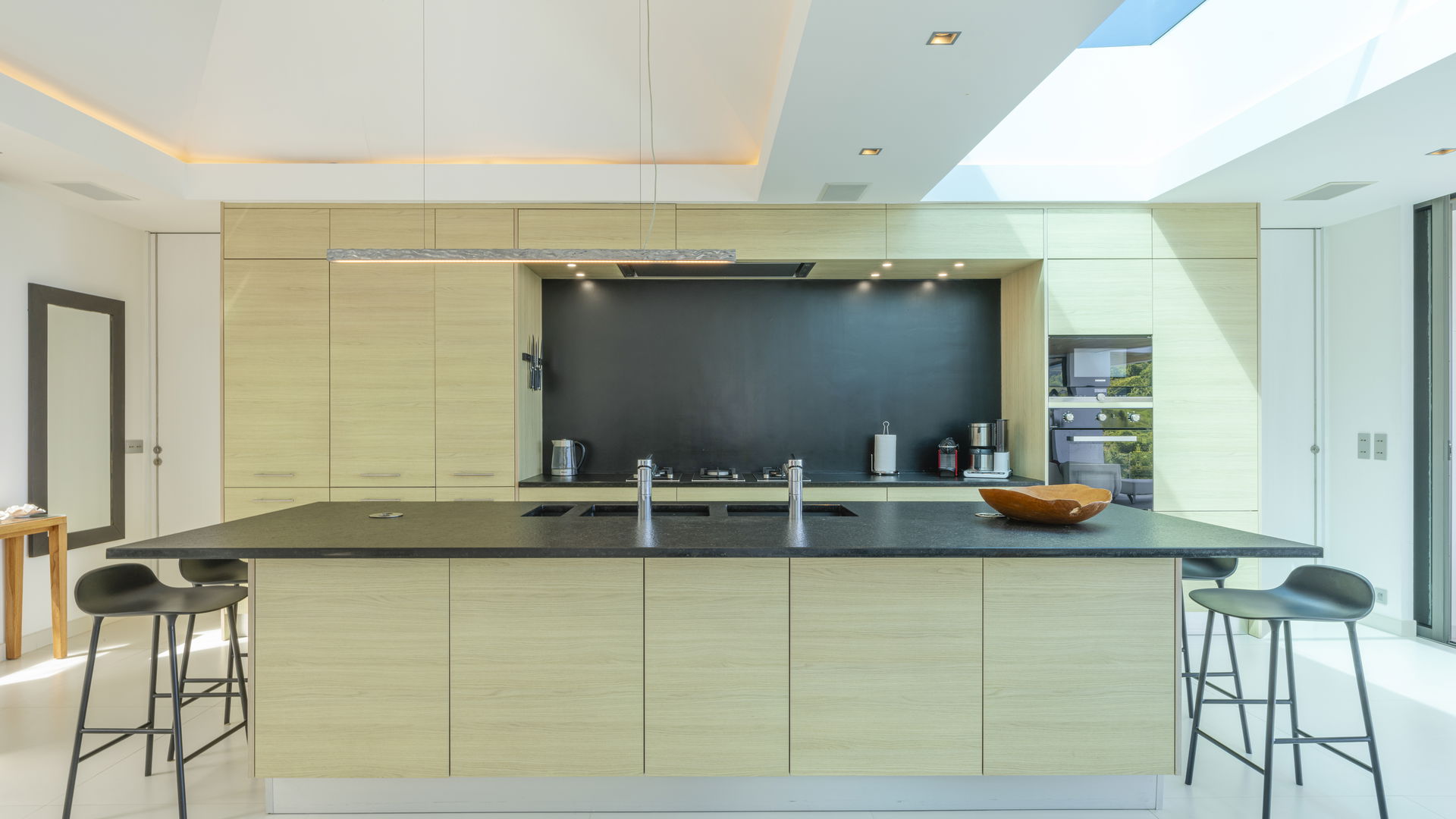 KITCHEN & DINING AREA
