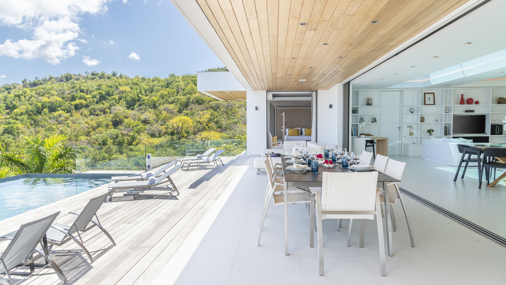 KITCHEN & DINING AREA