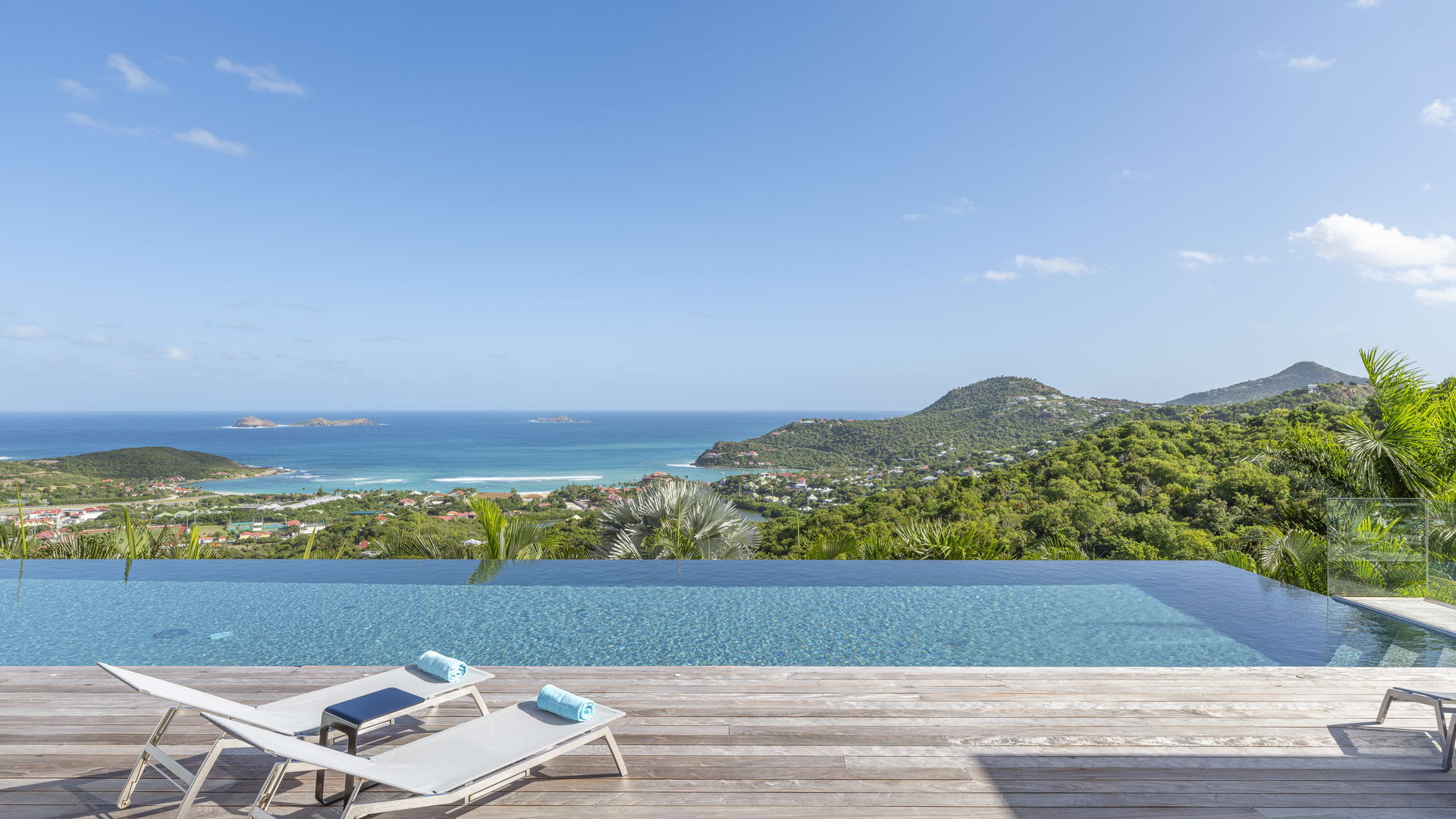POOL & TERRACE