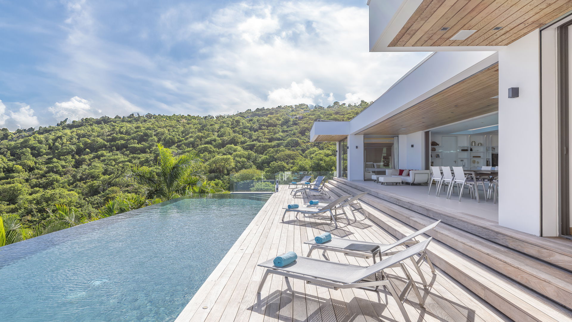 POOL & TERRACE