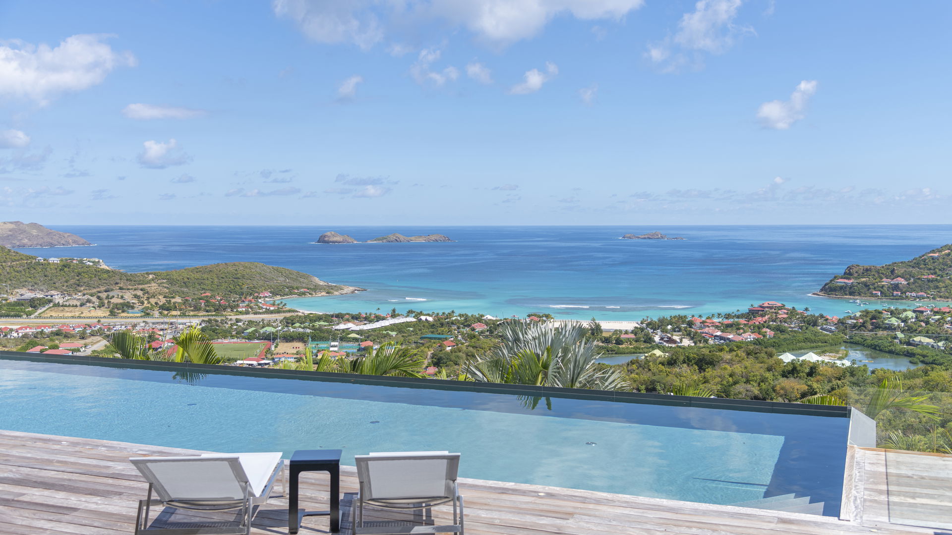 POOL & TERRACE