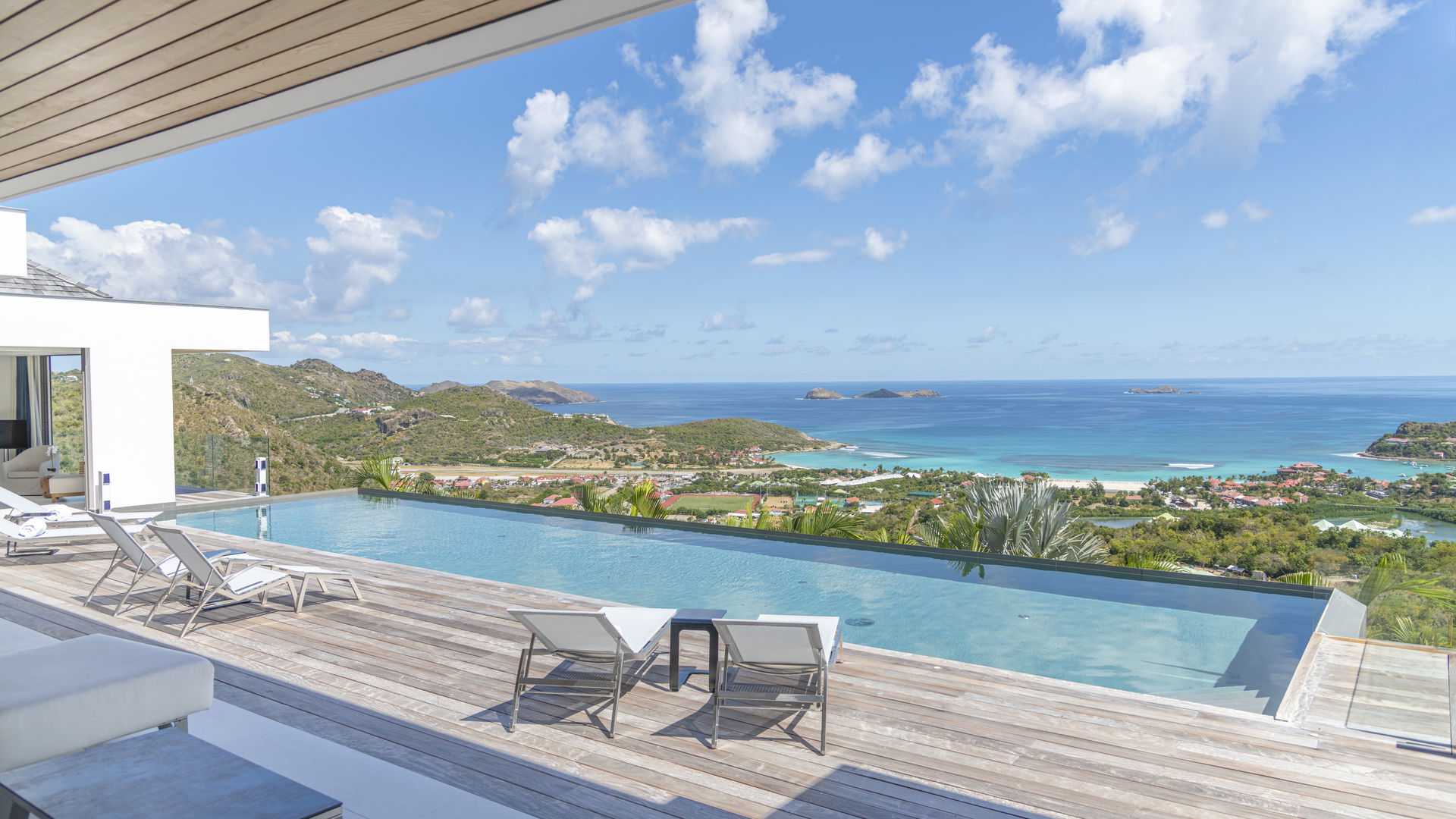 POOL & TERRACE