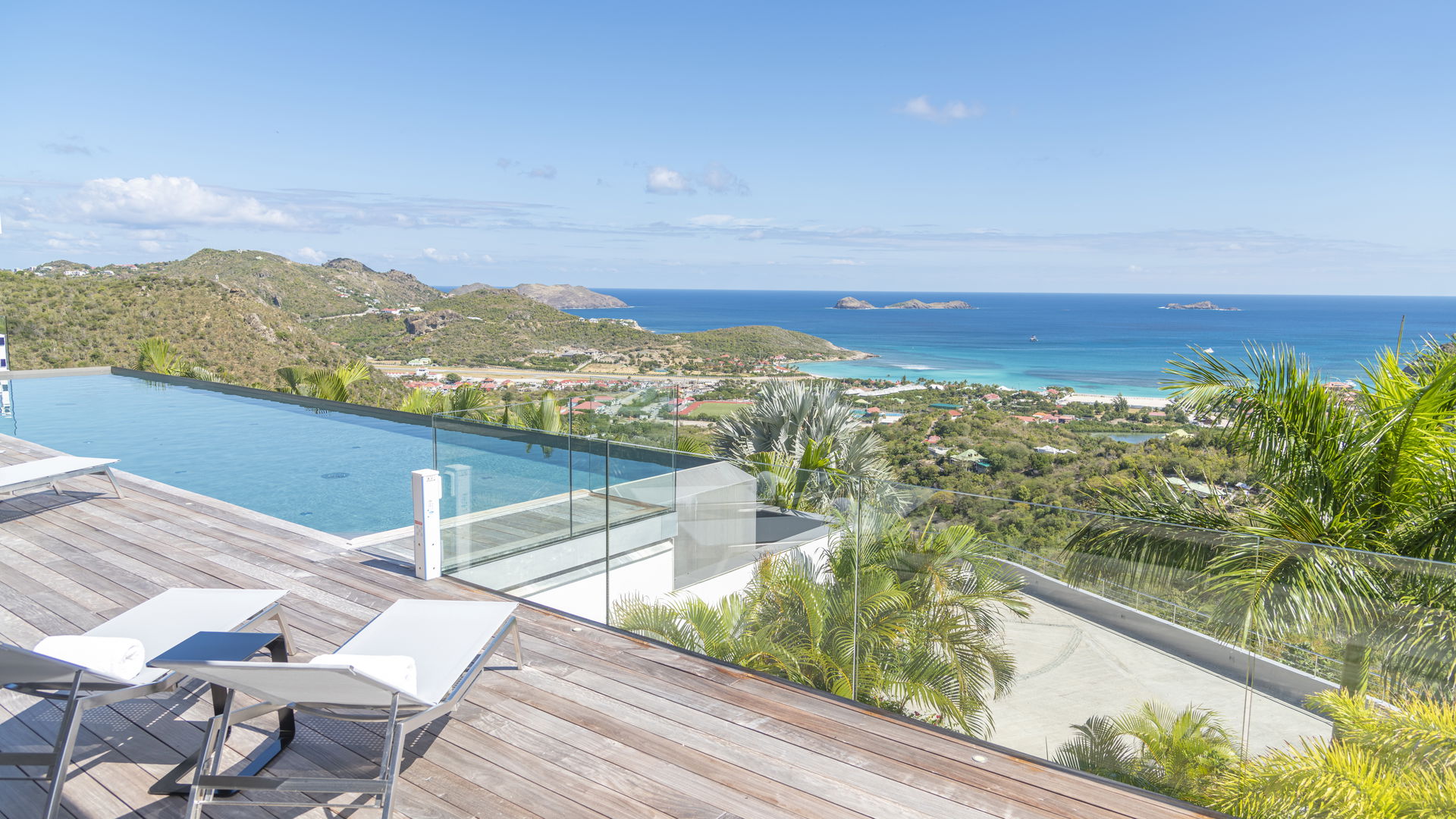 POOL & TERRACE