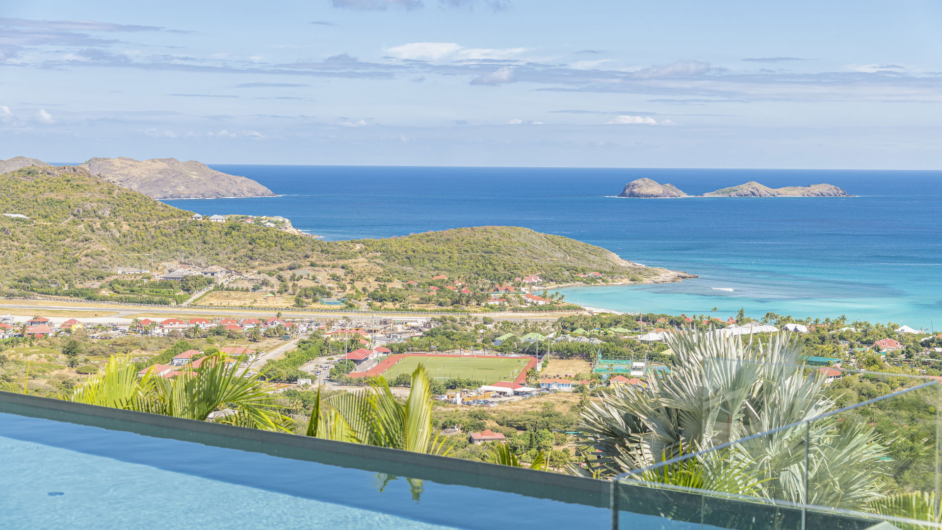 POOL & TERRACE