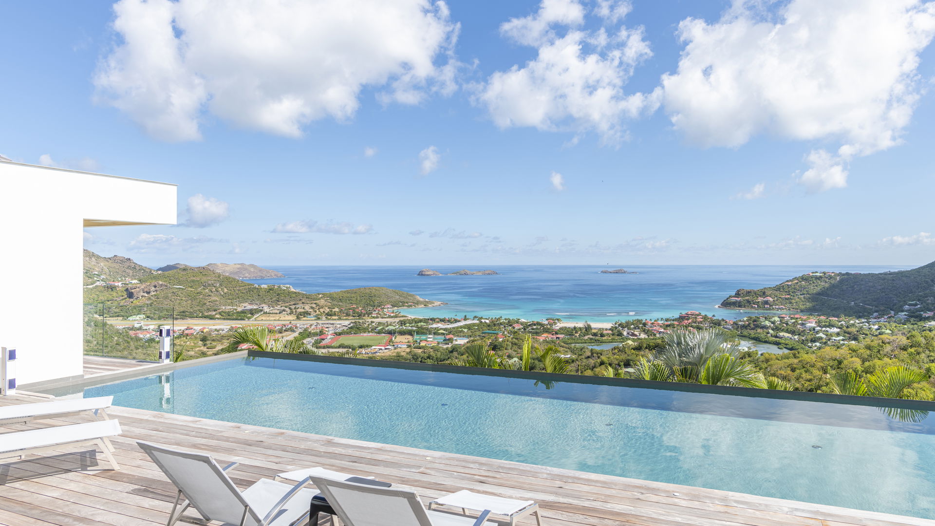 POOL & TERRACE
