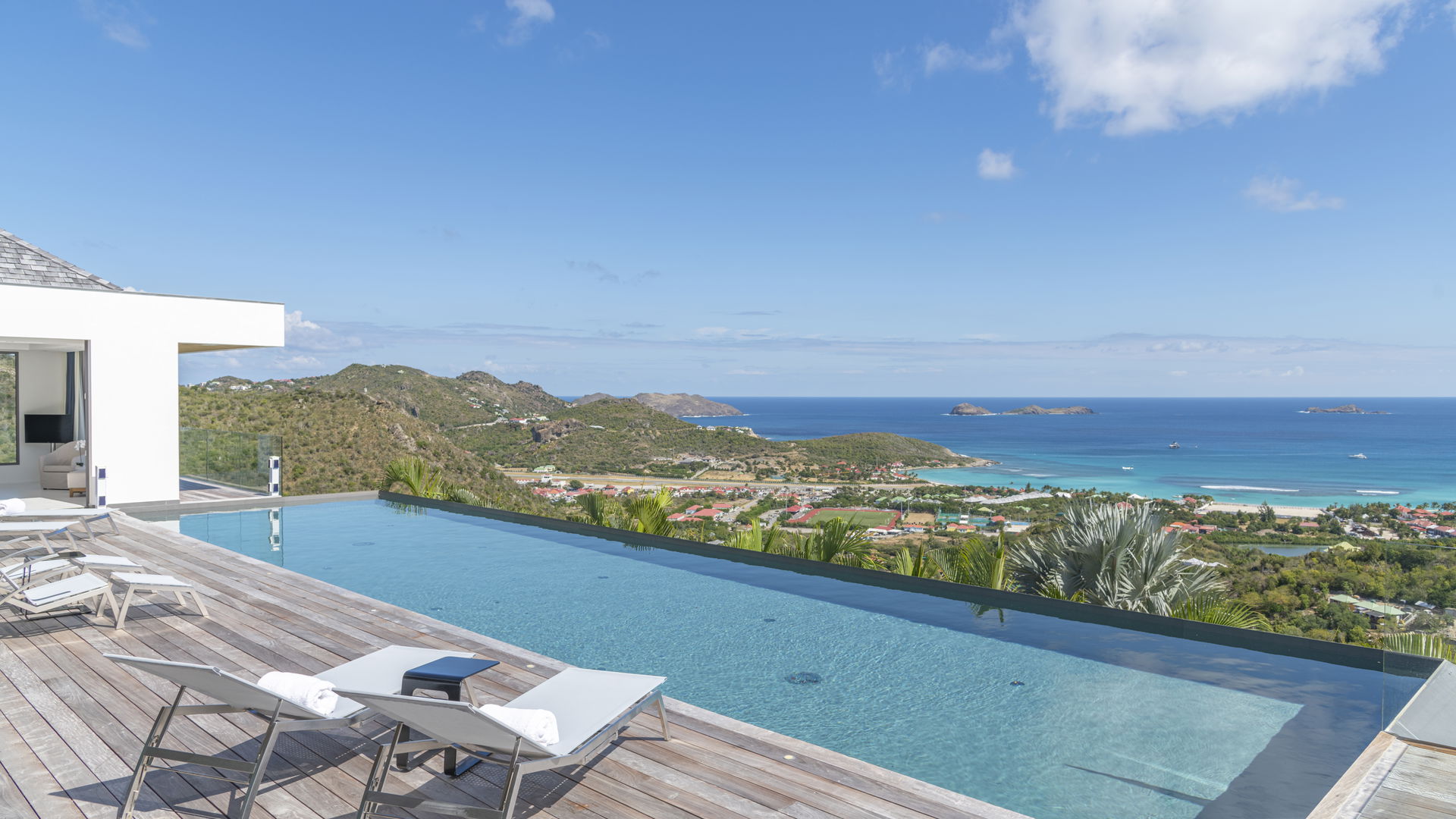 POOL & TERRACE
